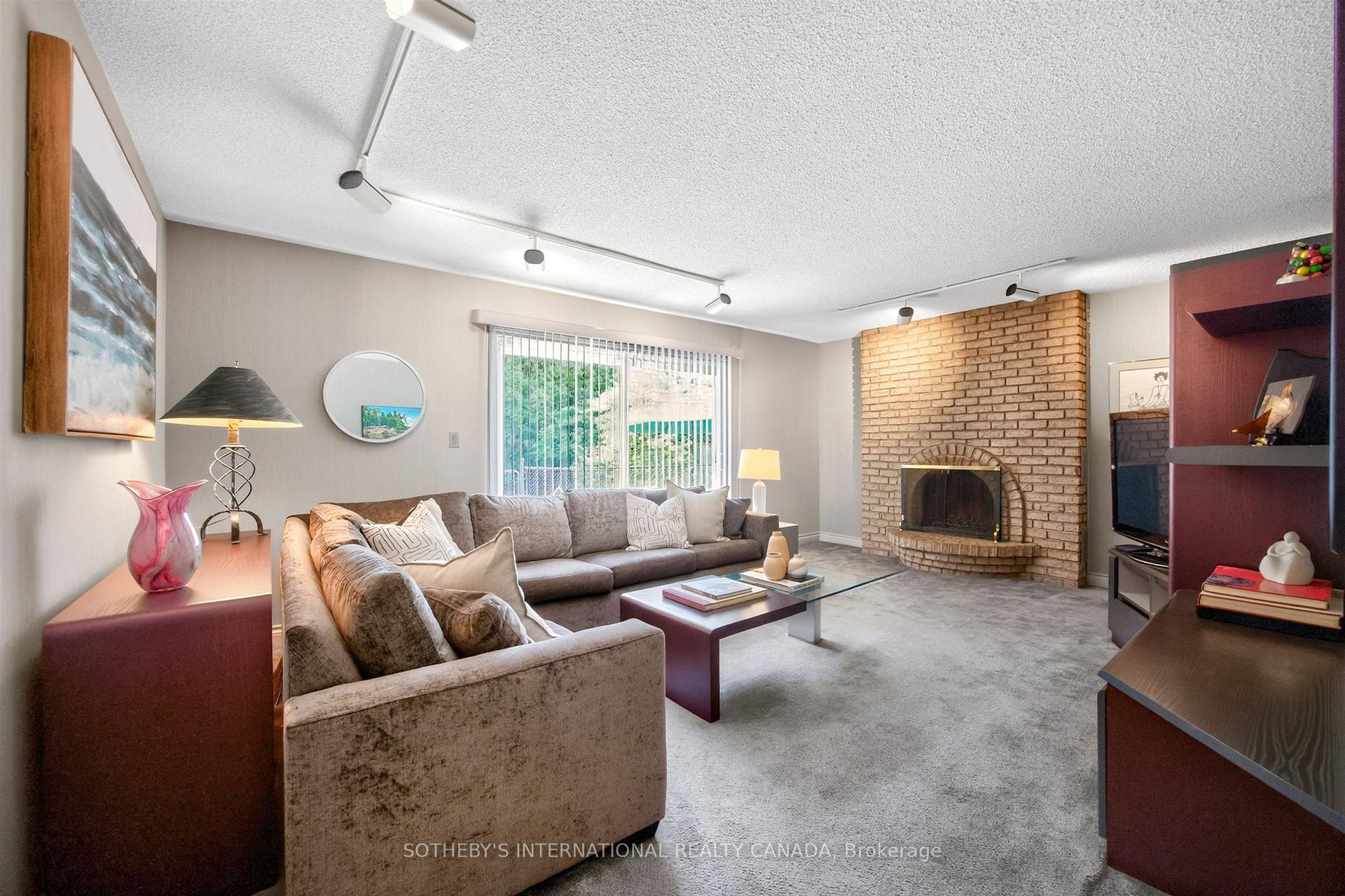 25 Gossamer Avenue