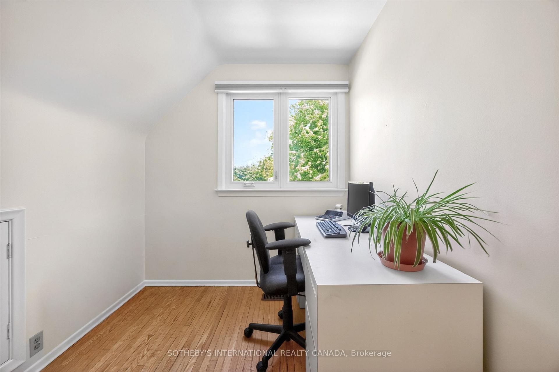 25 Gossamer Avenue