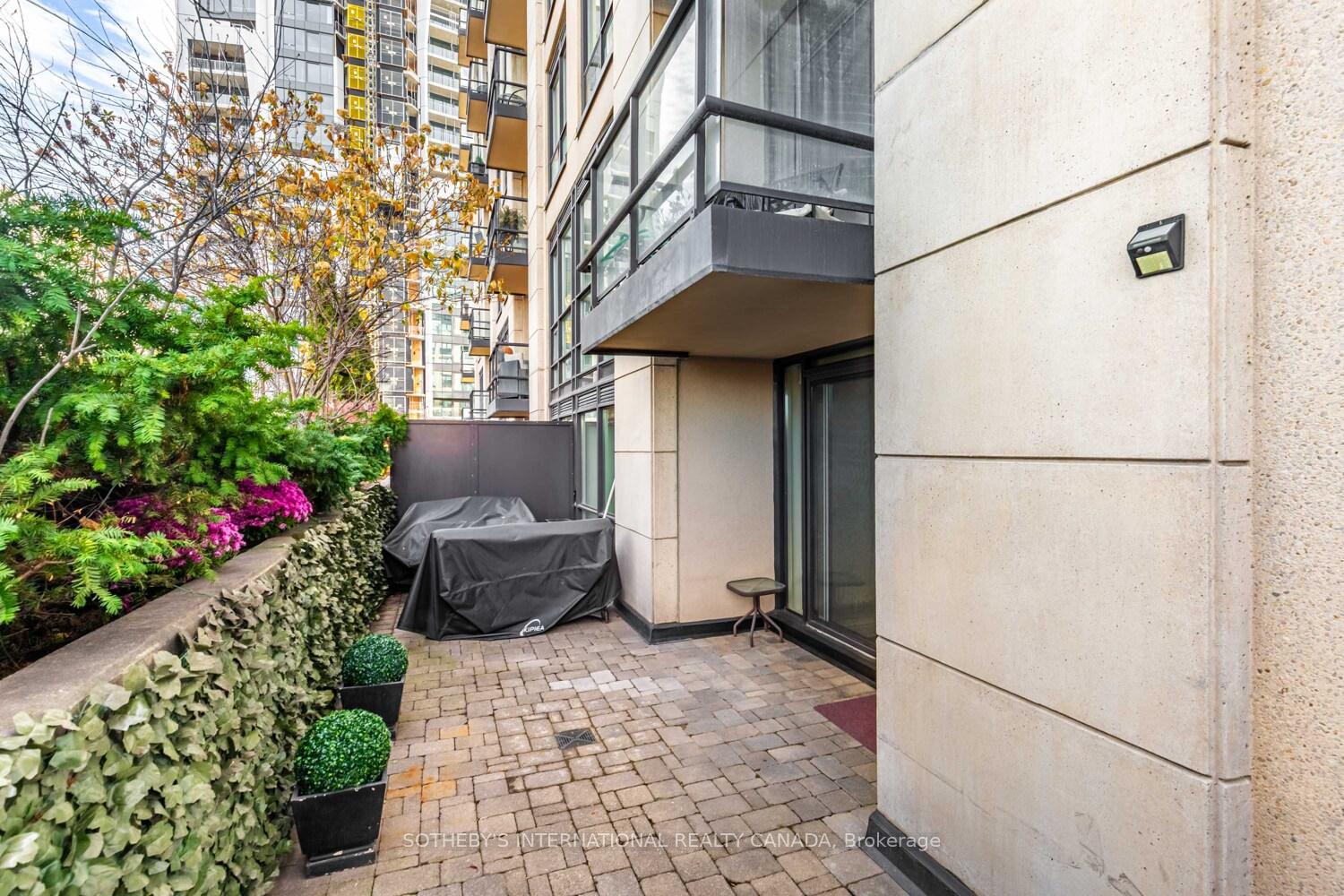 10 Delisle Avenue 327