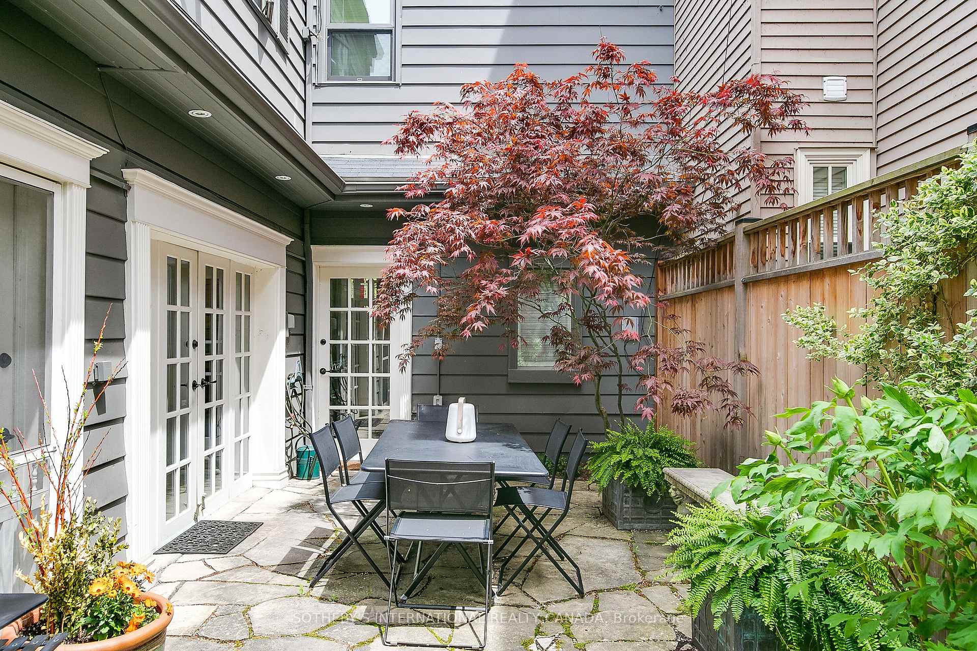 6 Bowman Street