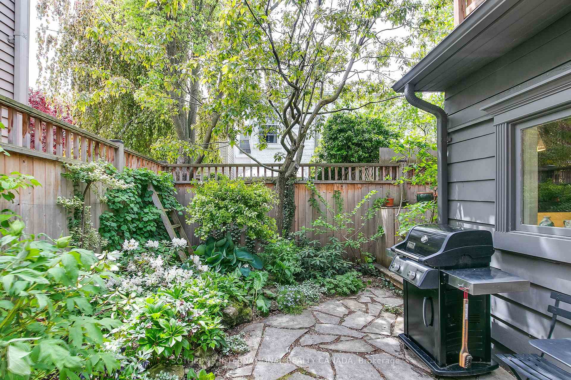 6 Bowman Street