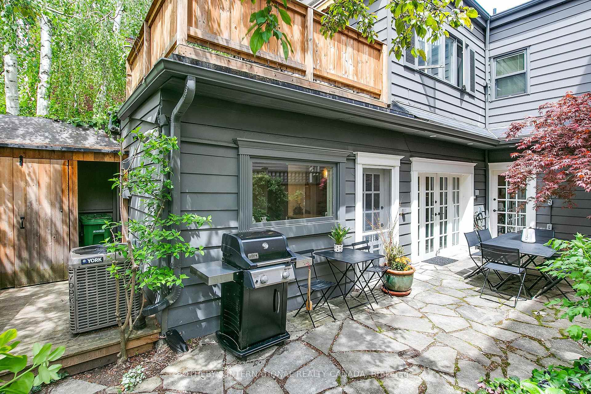 6 Bowman Street
