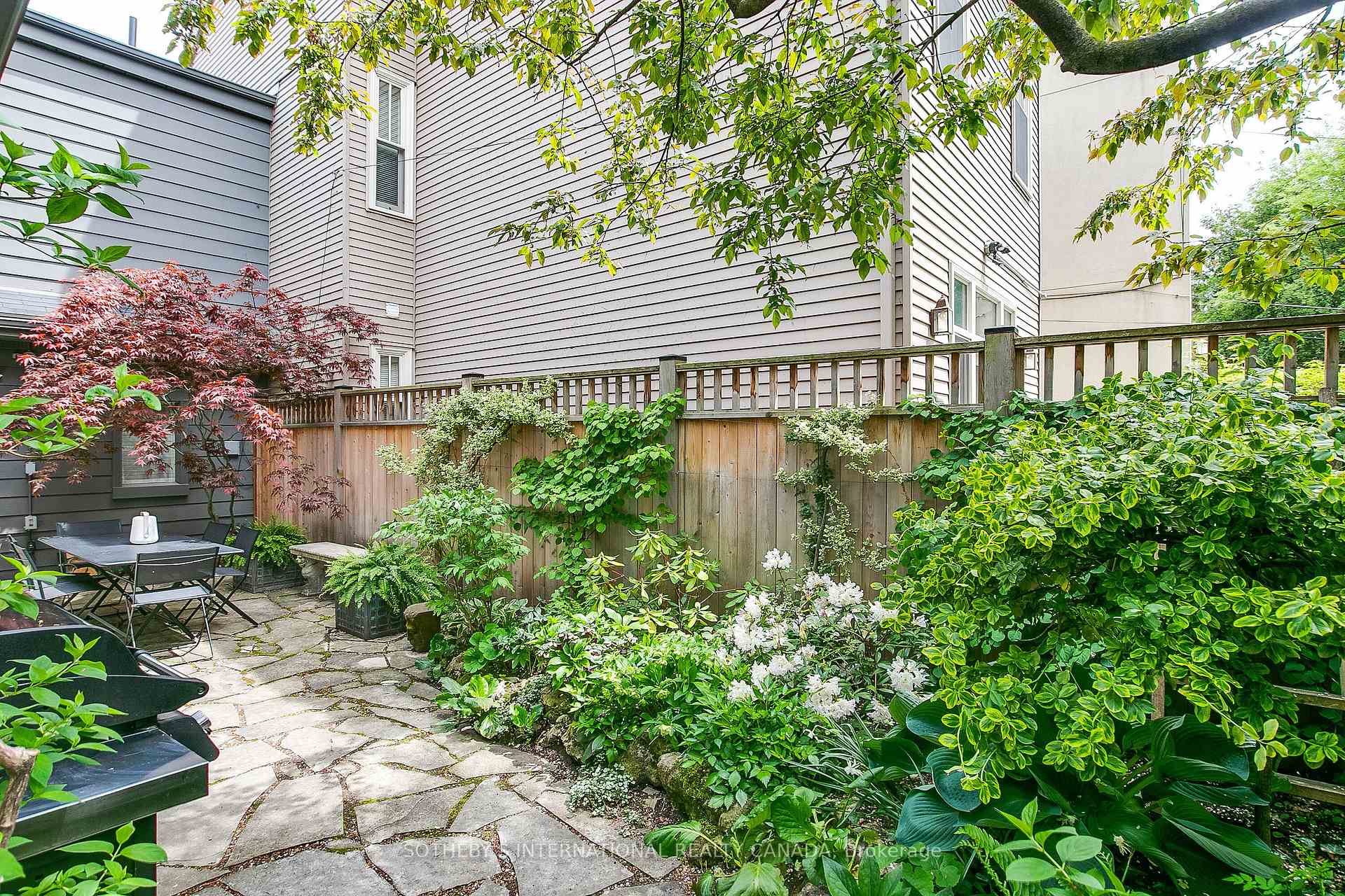 6 Bowman Street