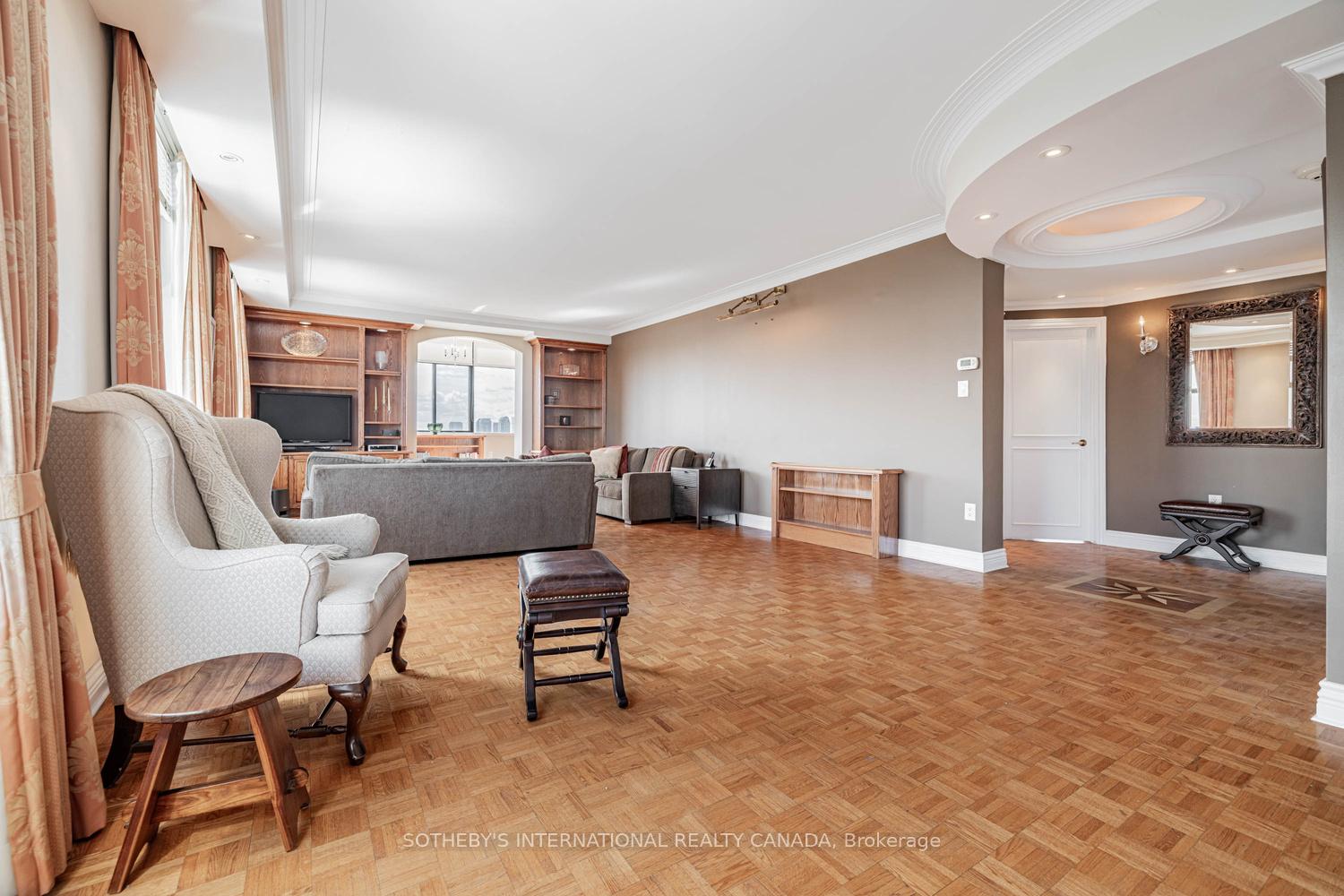 423 Avenue Road 13