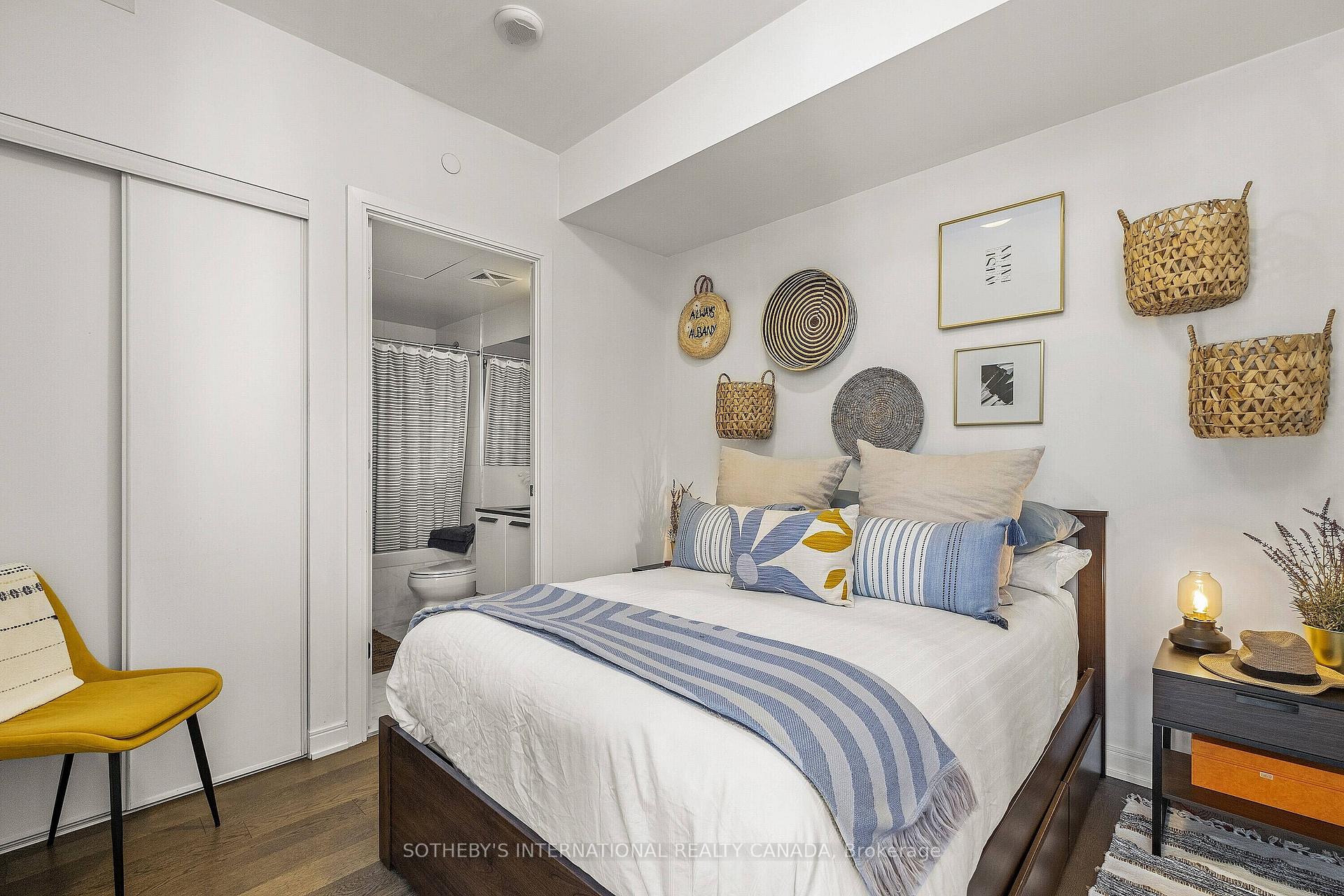 42 Charles Street E 1702