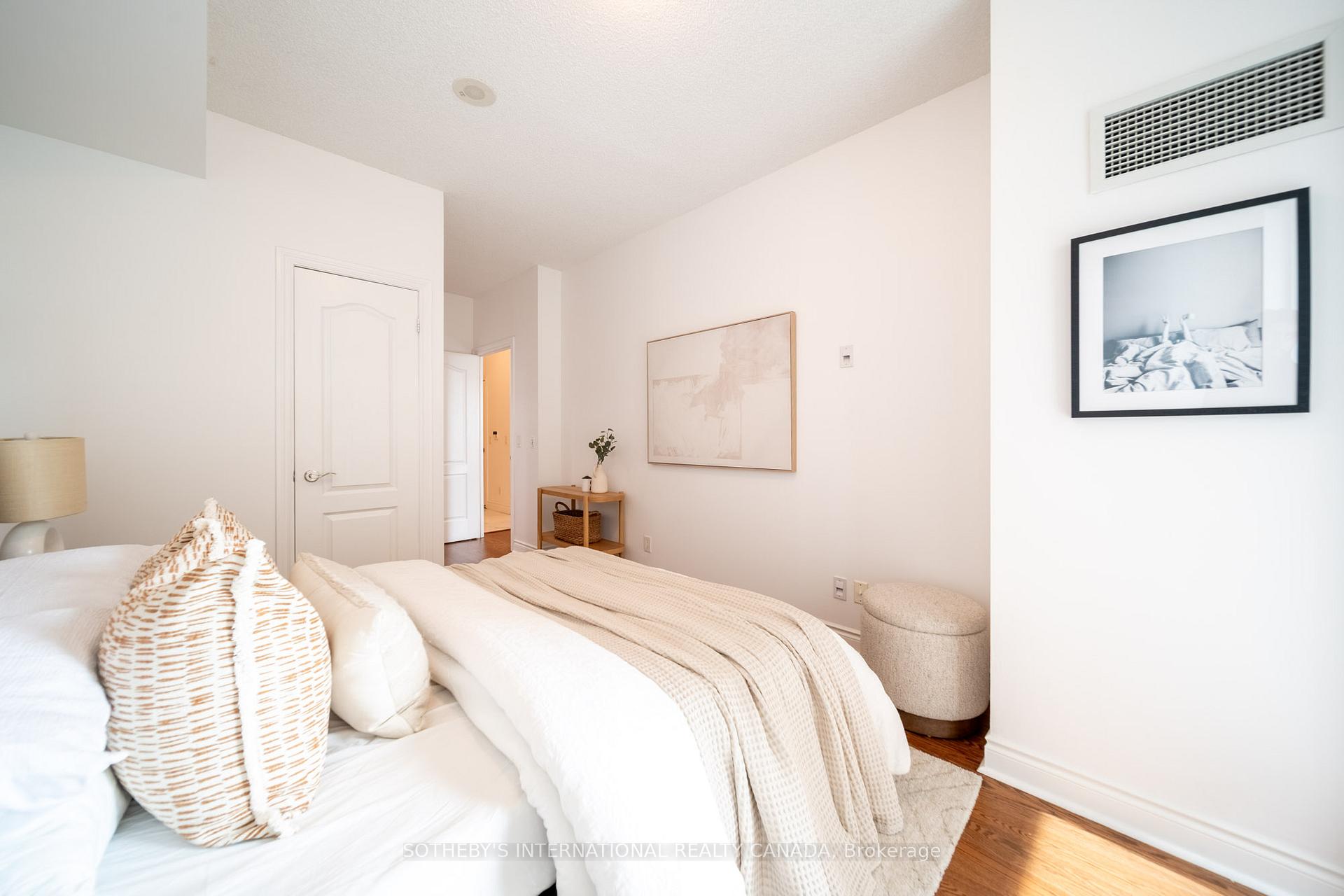 319 Merton Street 809