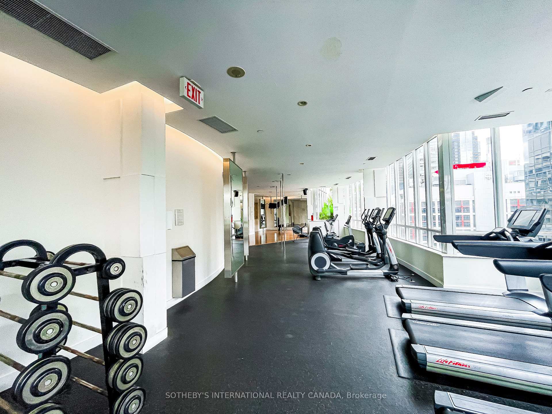 270 Wellington Street W 1005