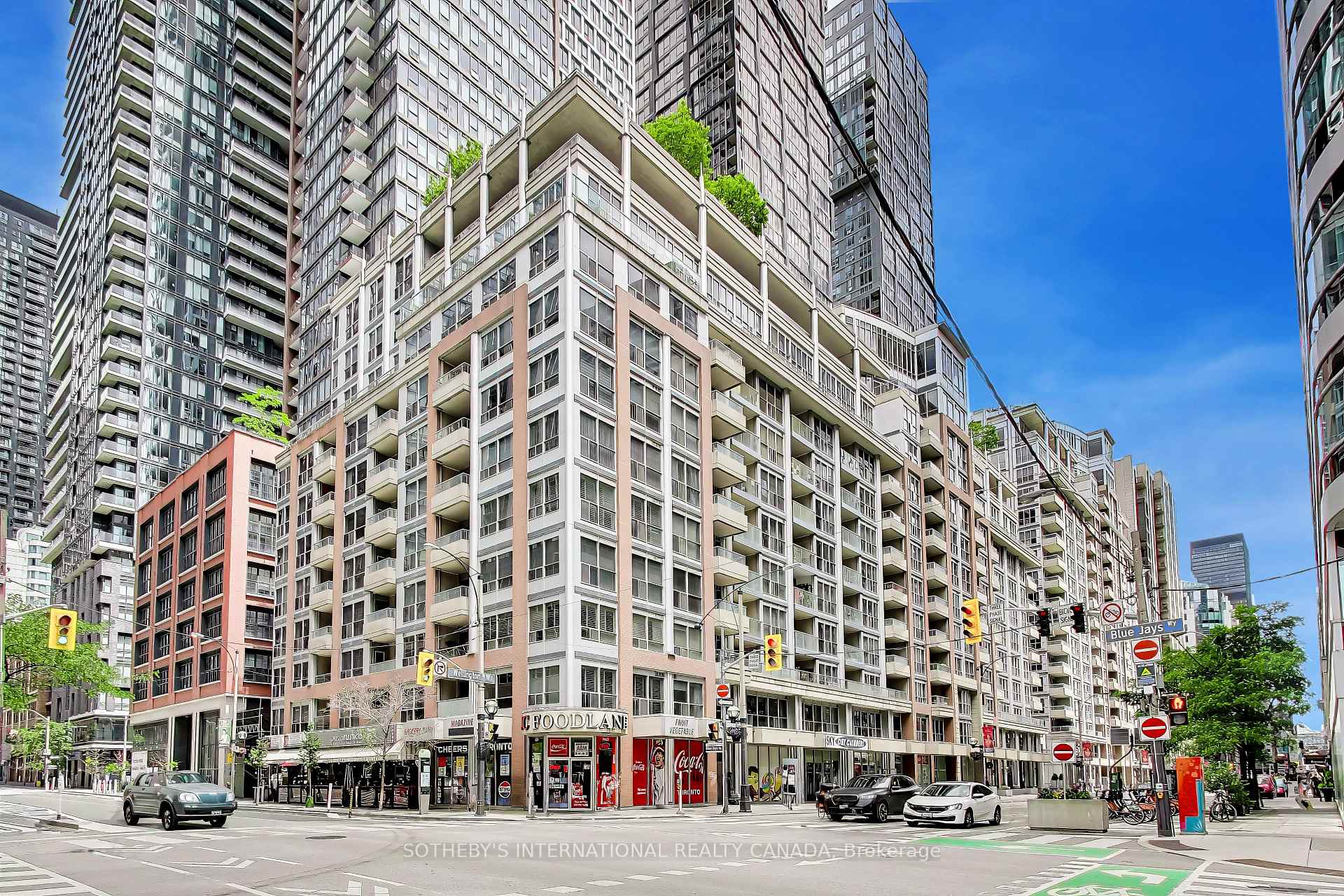 270 Wellington Street W 1005