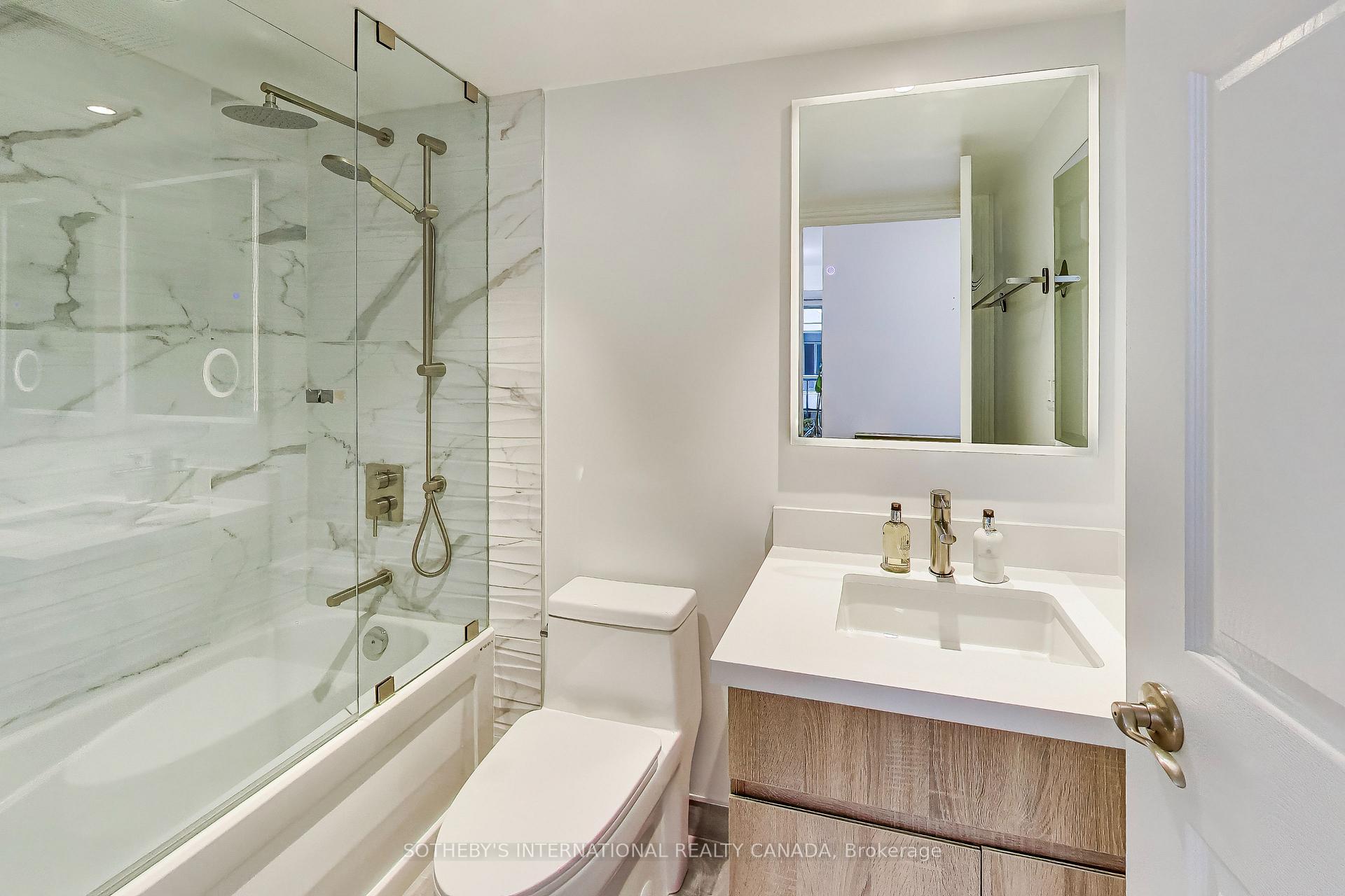 270 Wellington Street W 1005