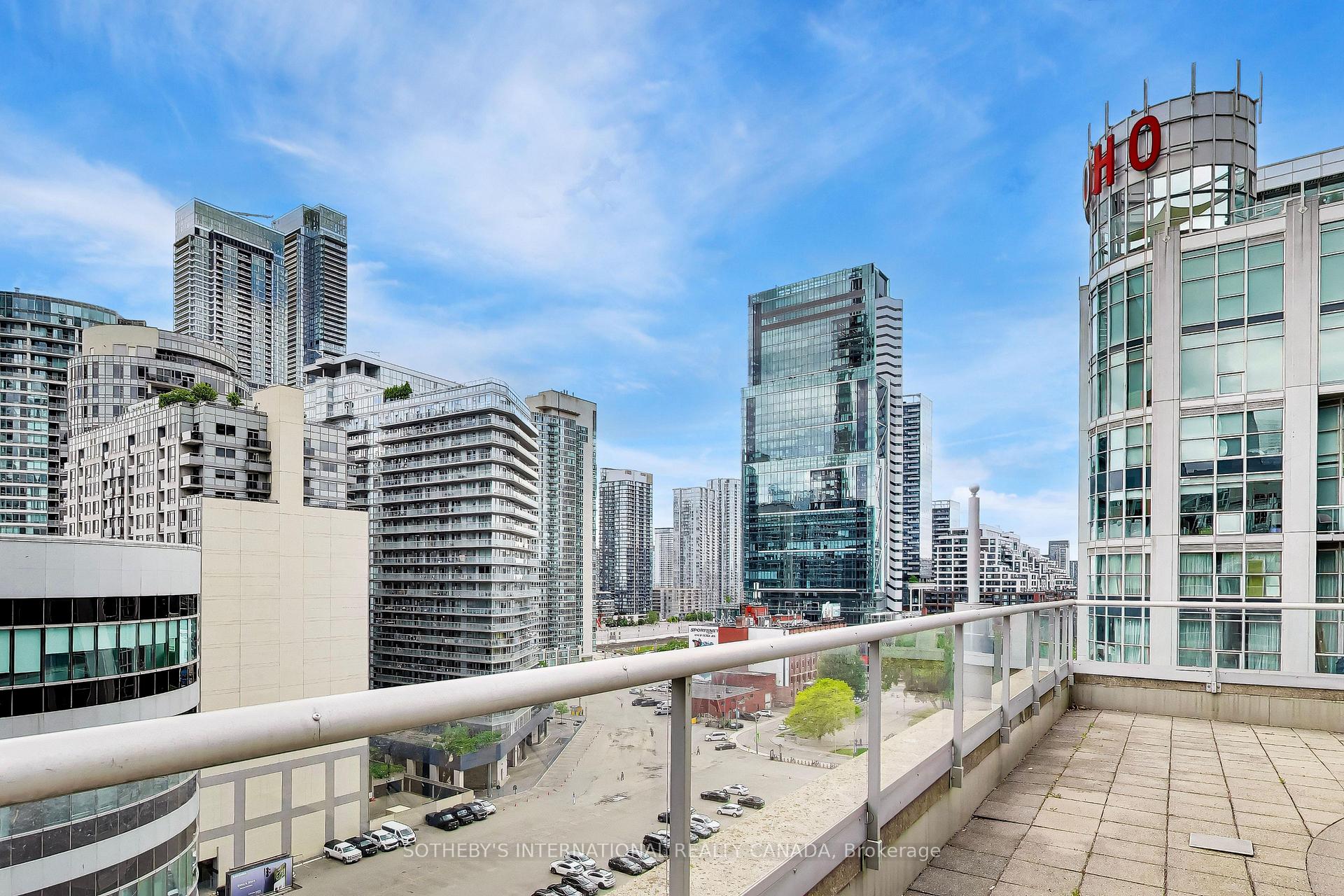 270 Wellington Street W 1005