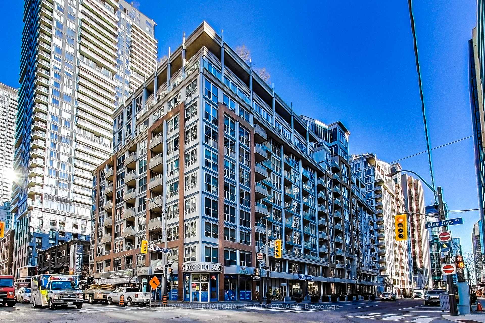 270 Wellington Street W 1005