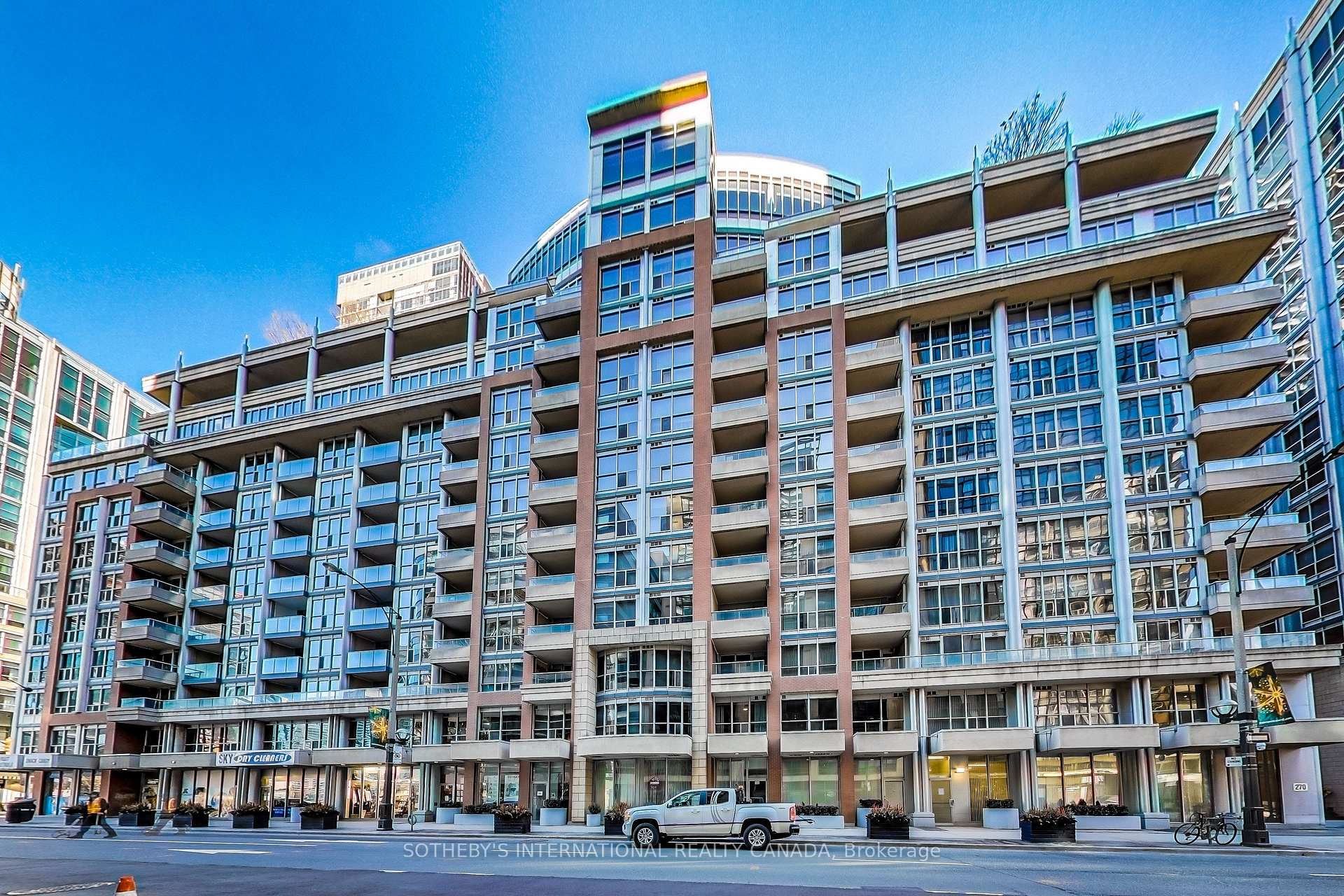 270 Wellington Street W 1005