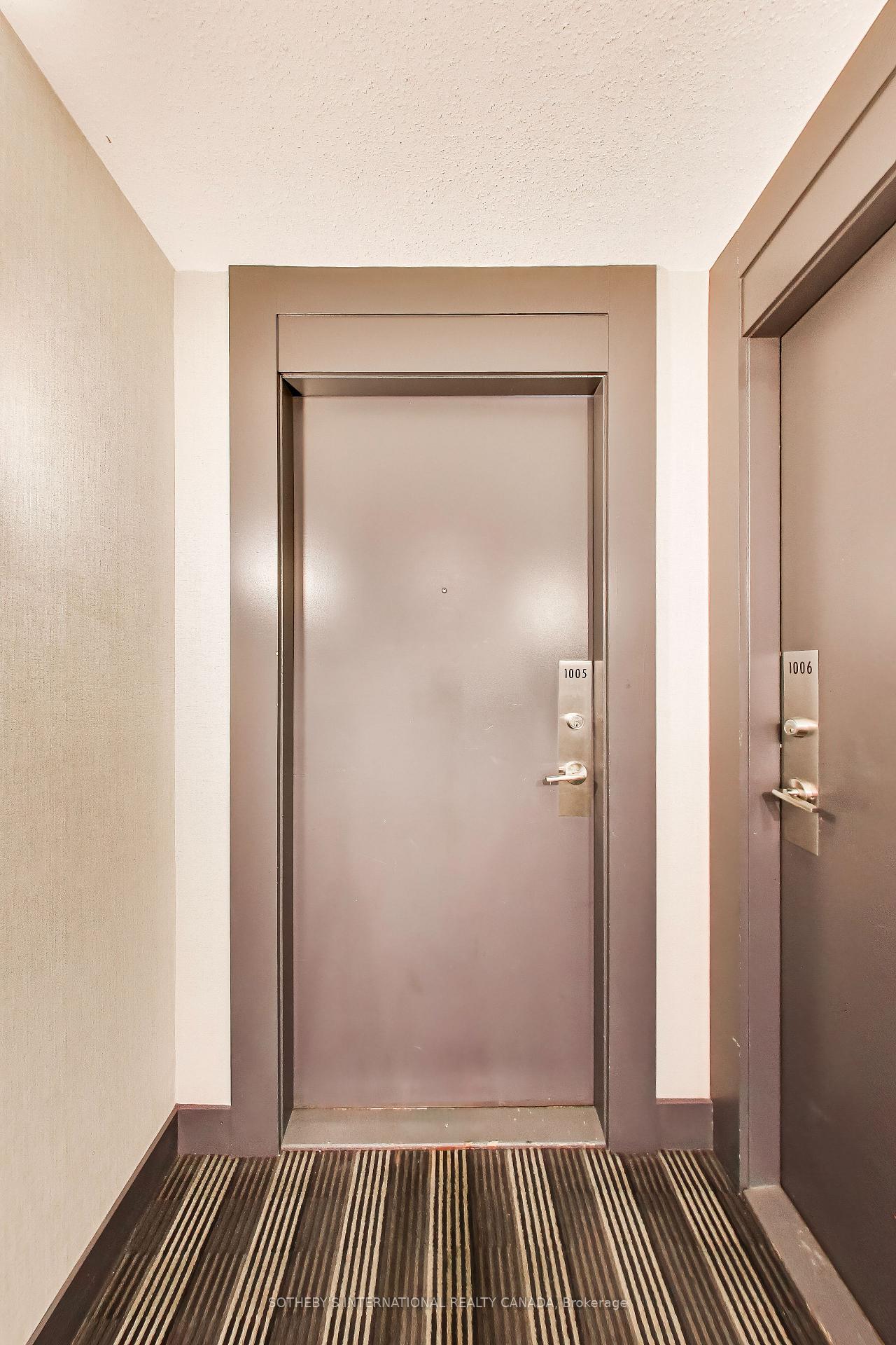 270 Wellington Street W 1005
