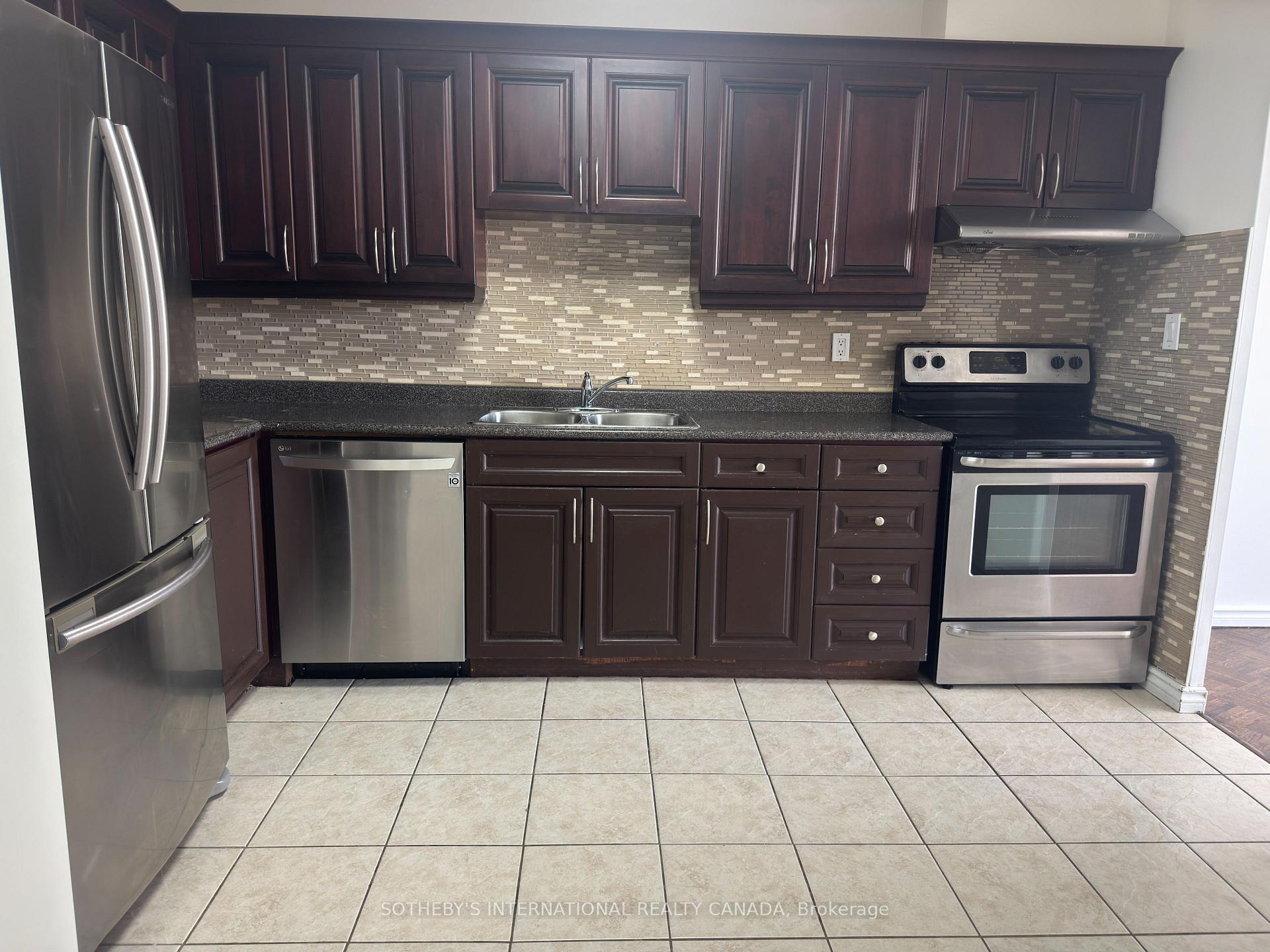 60 Pavane Linkway Way 706