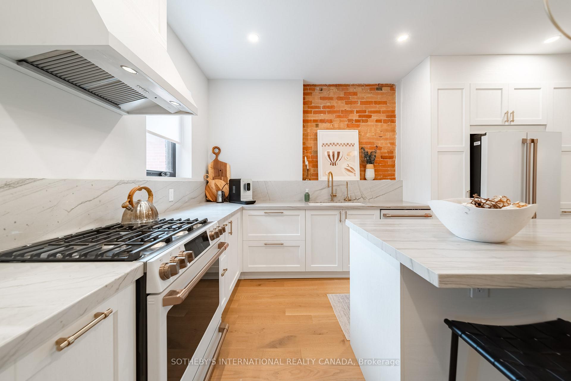 204 Grace Street, Toronto