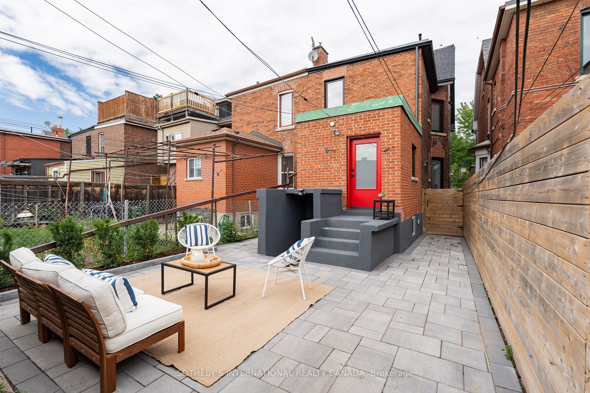 204 Grace Street, Toronto