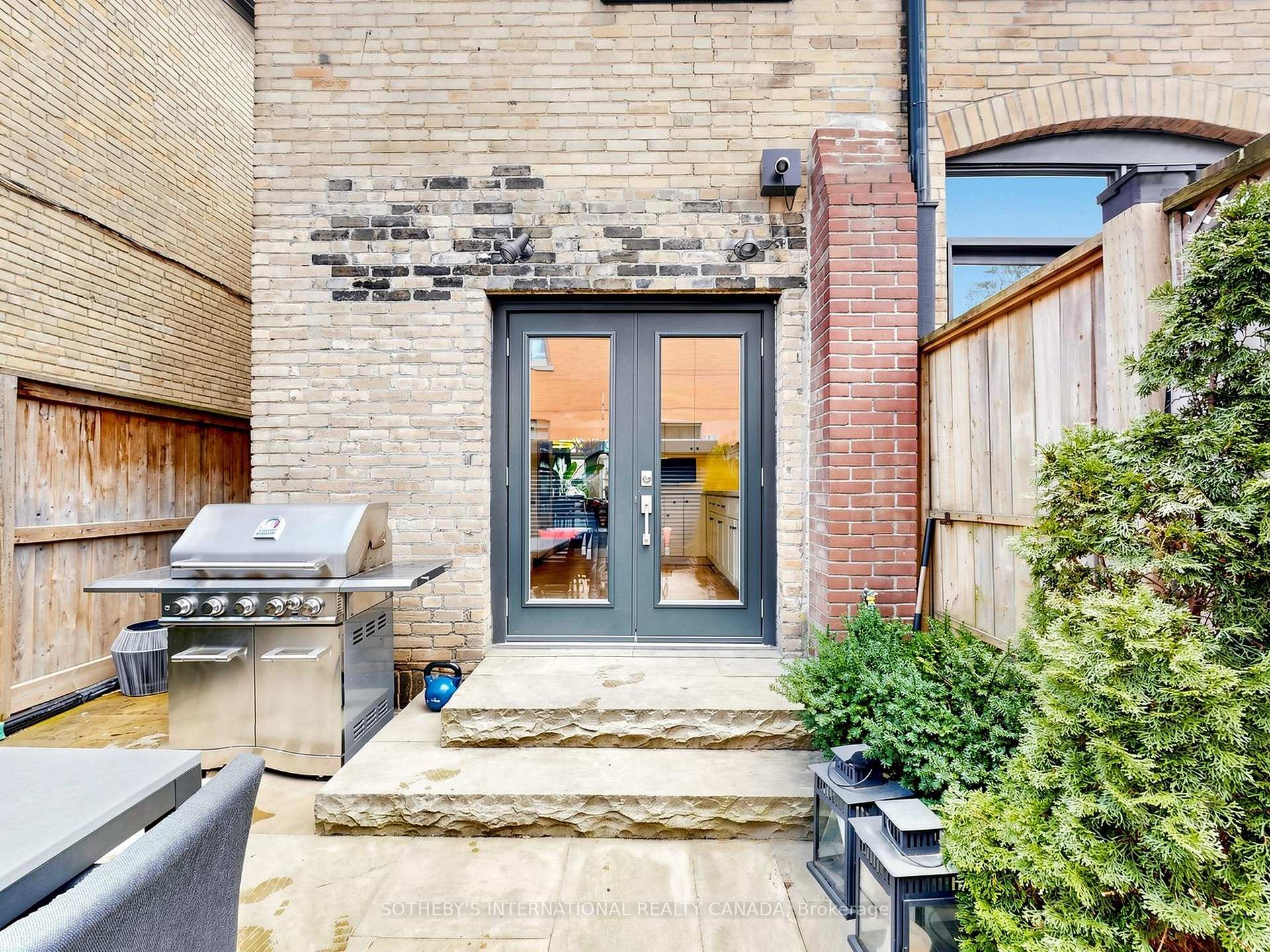 328 Wellesley Street E, Toronto