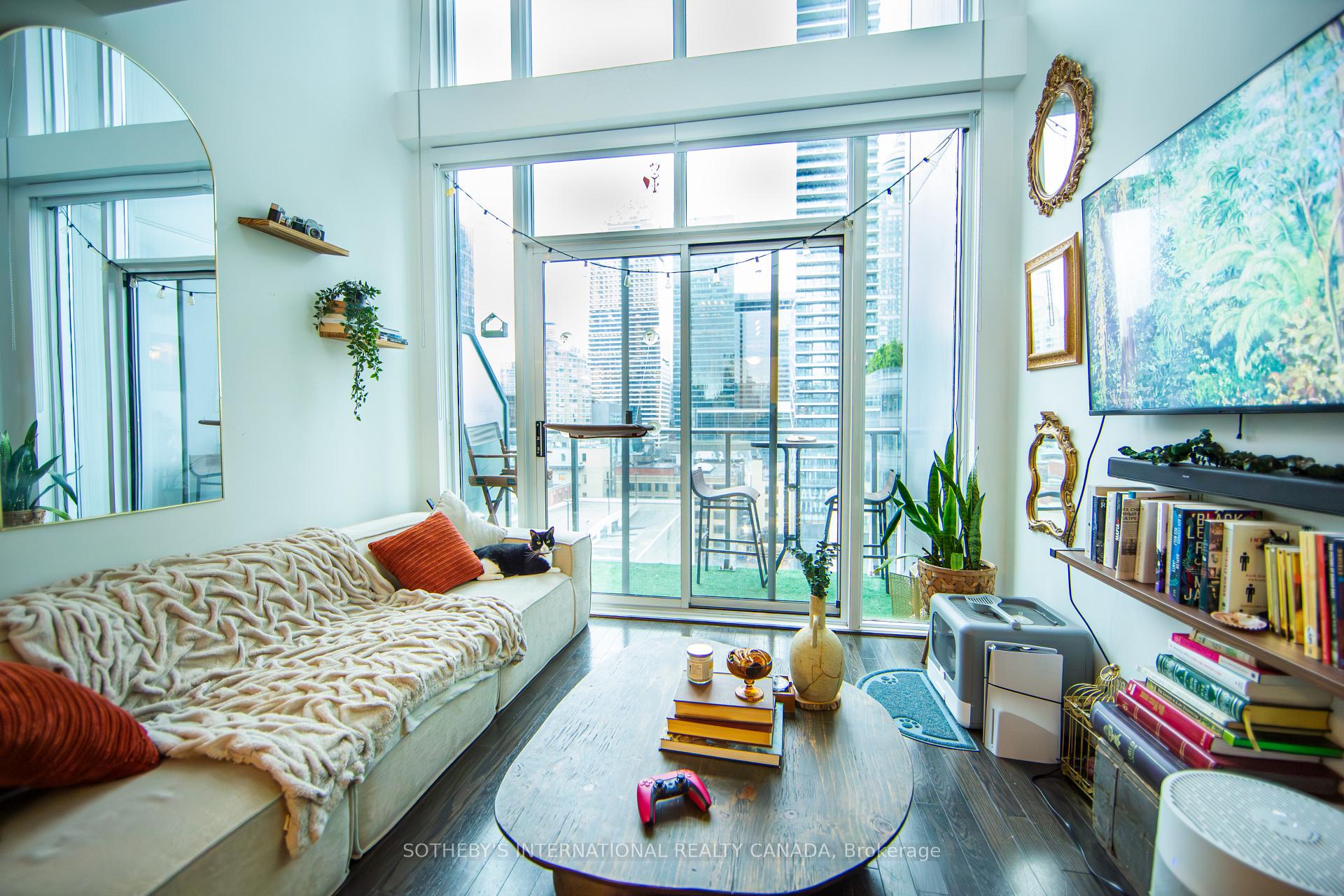 21 Nelson Street LPH 26, Toronto Unit: LPH 26