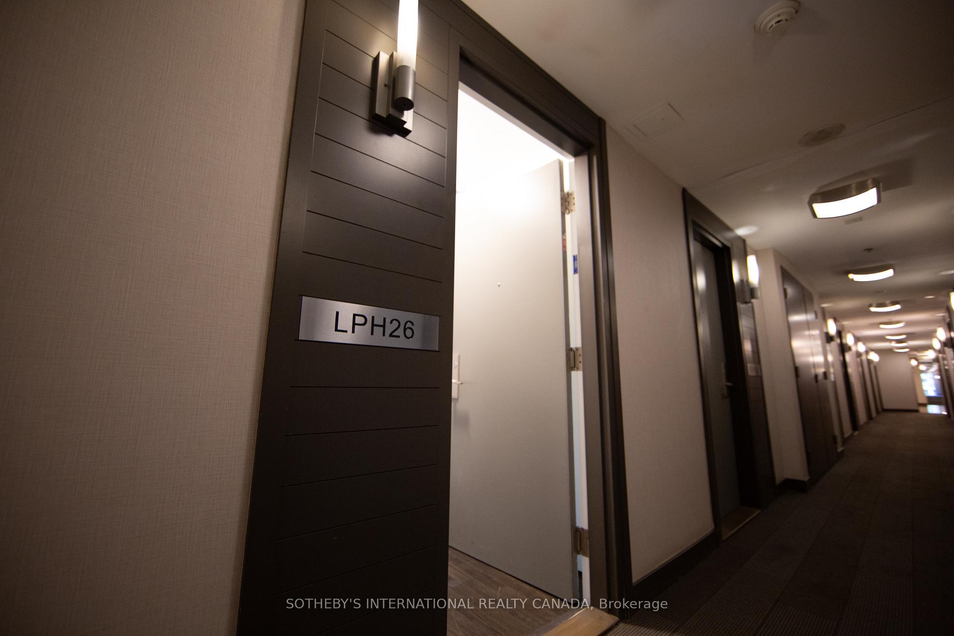 21 Nelson Street LPH 26, Toronto Unit: LPH 26