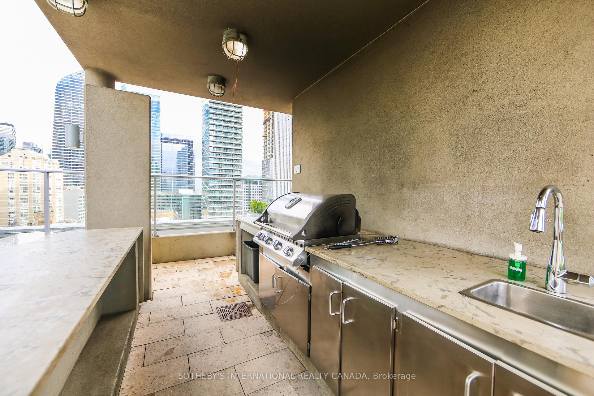 21 Nelson Street LPH 26, Toronto Unit: LPH 26