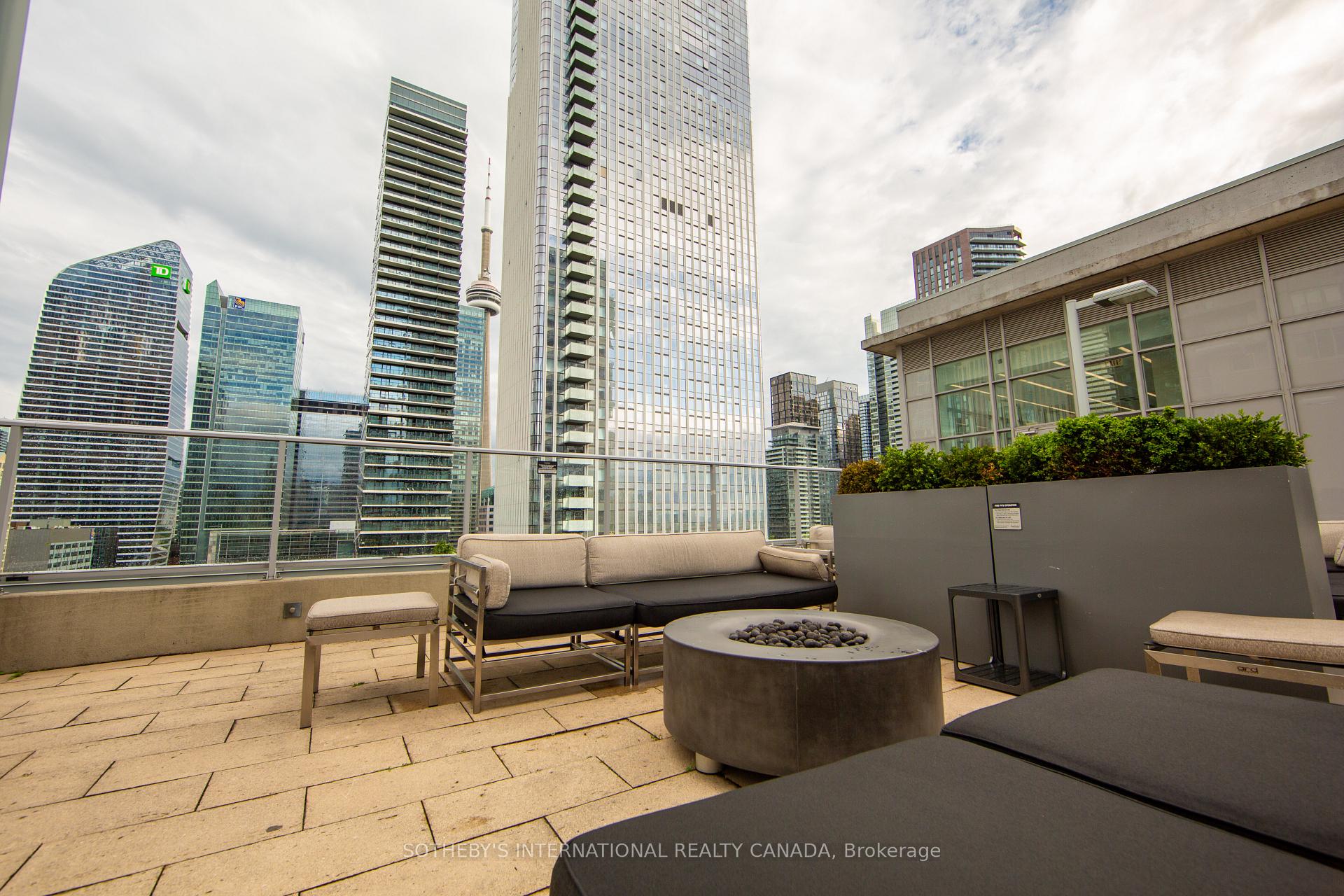 21 Nelson Street LPH 26, Toronto Unit: LPH 26