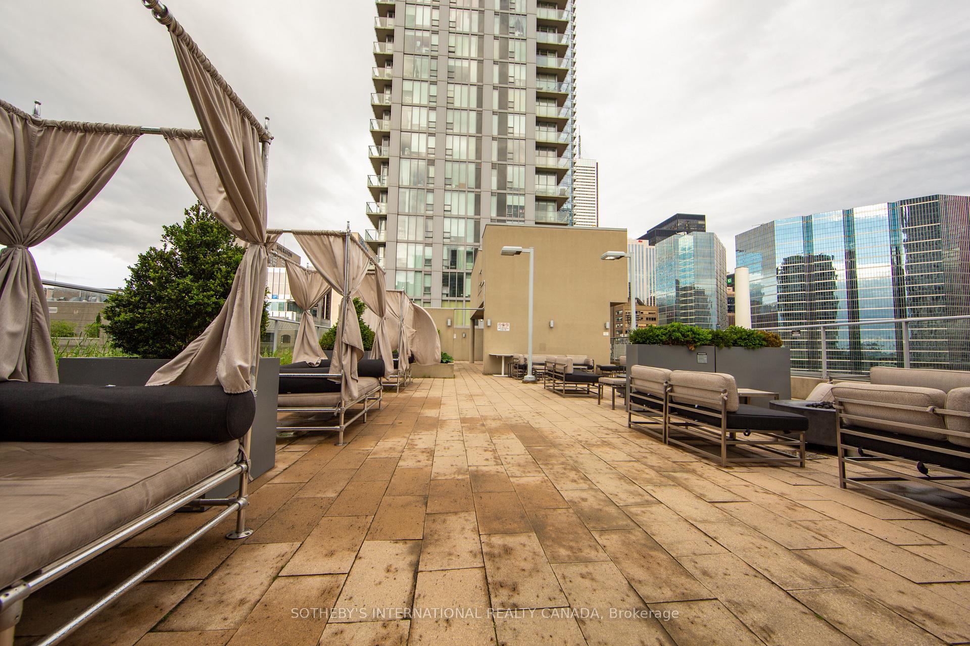 21 Nelson Street LPH 26, Toronto Unit: LPH 26