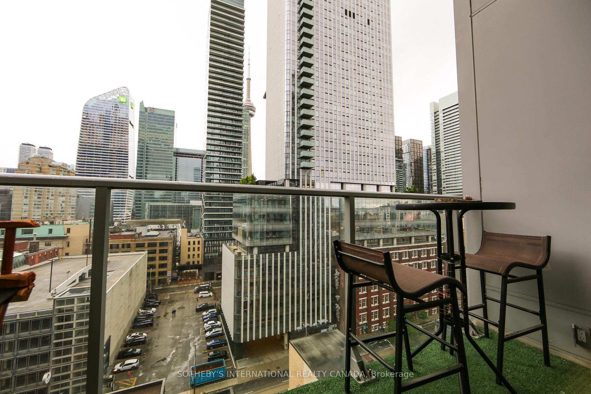 21 Nelson Street LPH 26, Toronto Unit: LPH 26
