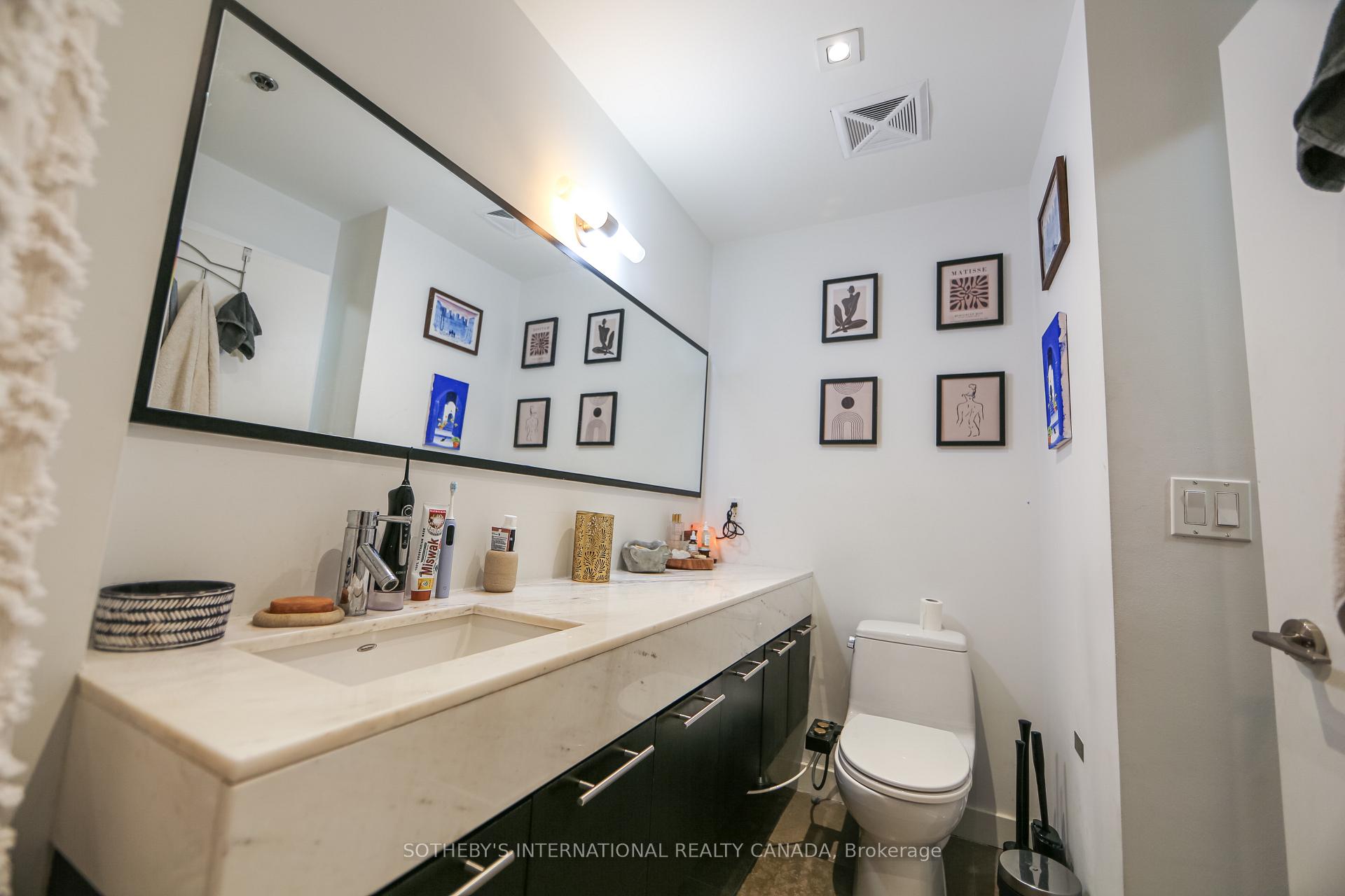 21 Nelson Street LPH 26, Toronto Unit: LPH 26