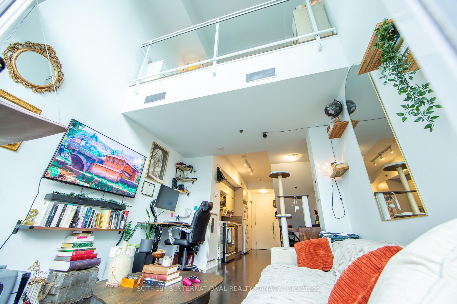 21 Nelson Street LPH 26, Toronto Unit: LPH 26