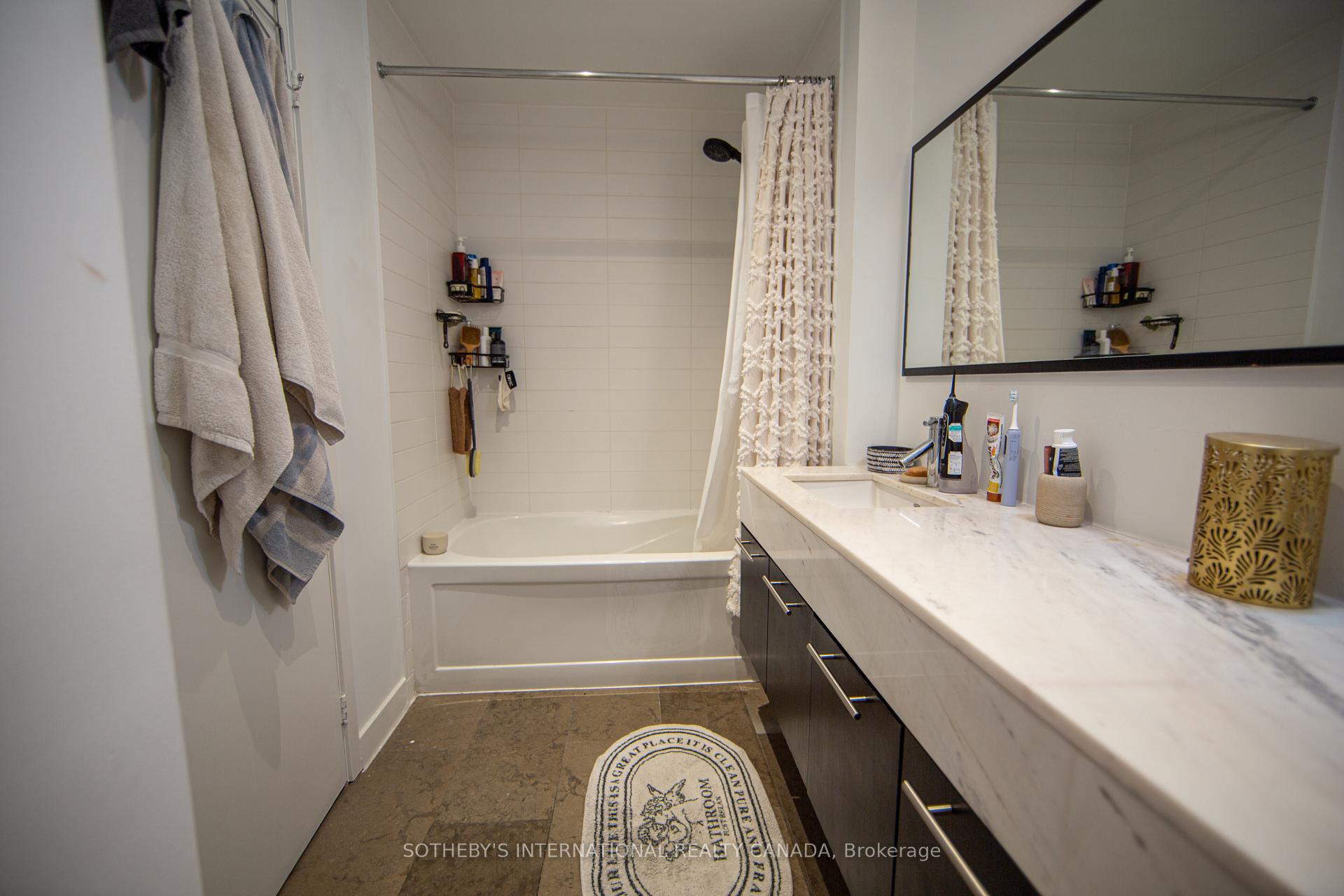 21 Nelson Street LPH 26, Toronto Unit: LPH 26