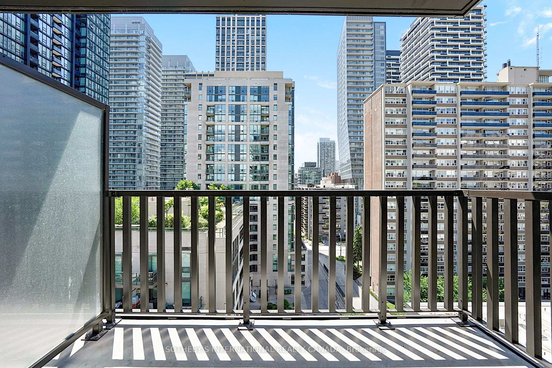 109 Erskine Avenue 1110, Toronto Unit: 1110