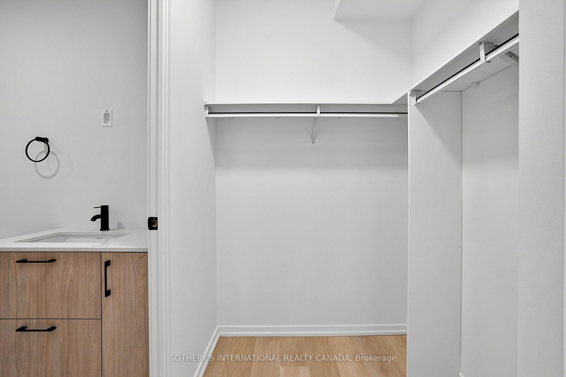 109 Erskine Avenue 1110, Toronto Unit: 1110