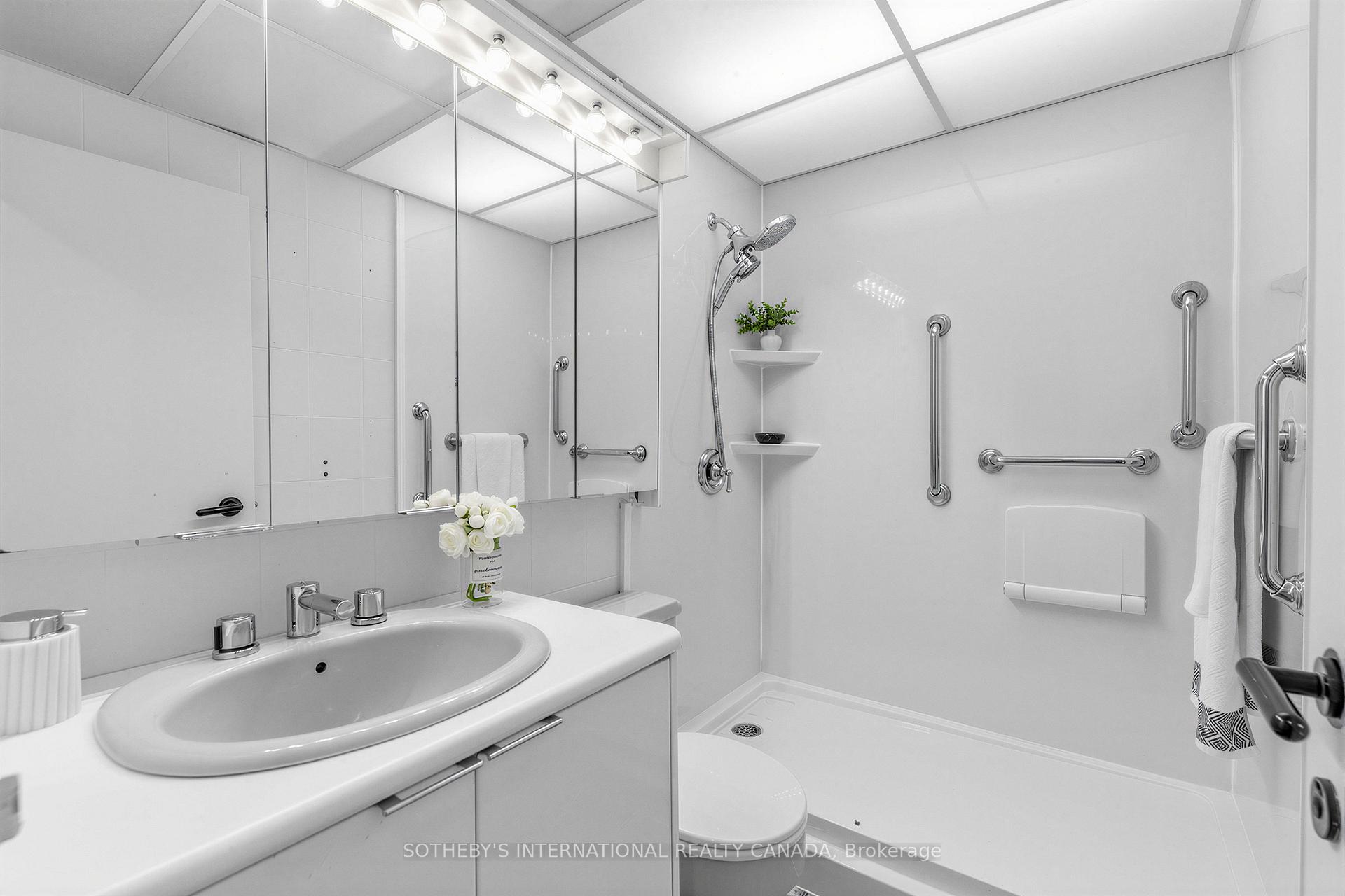 33 Harbour Square 1008, Toronto Unit: 1008