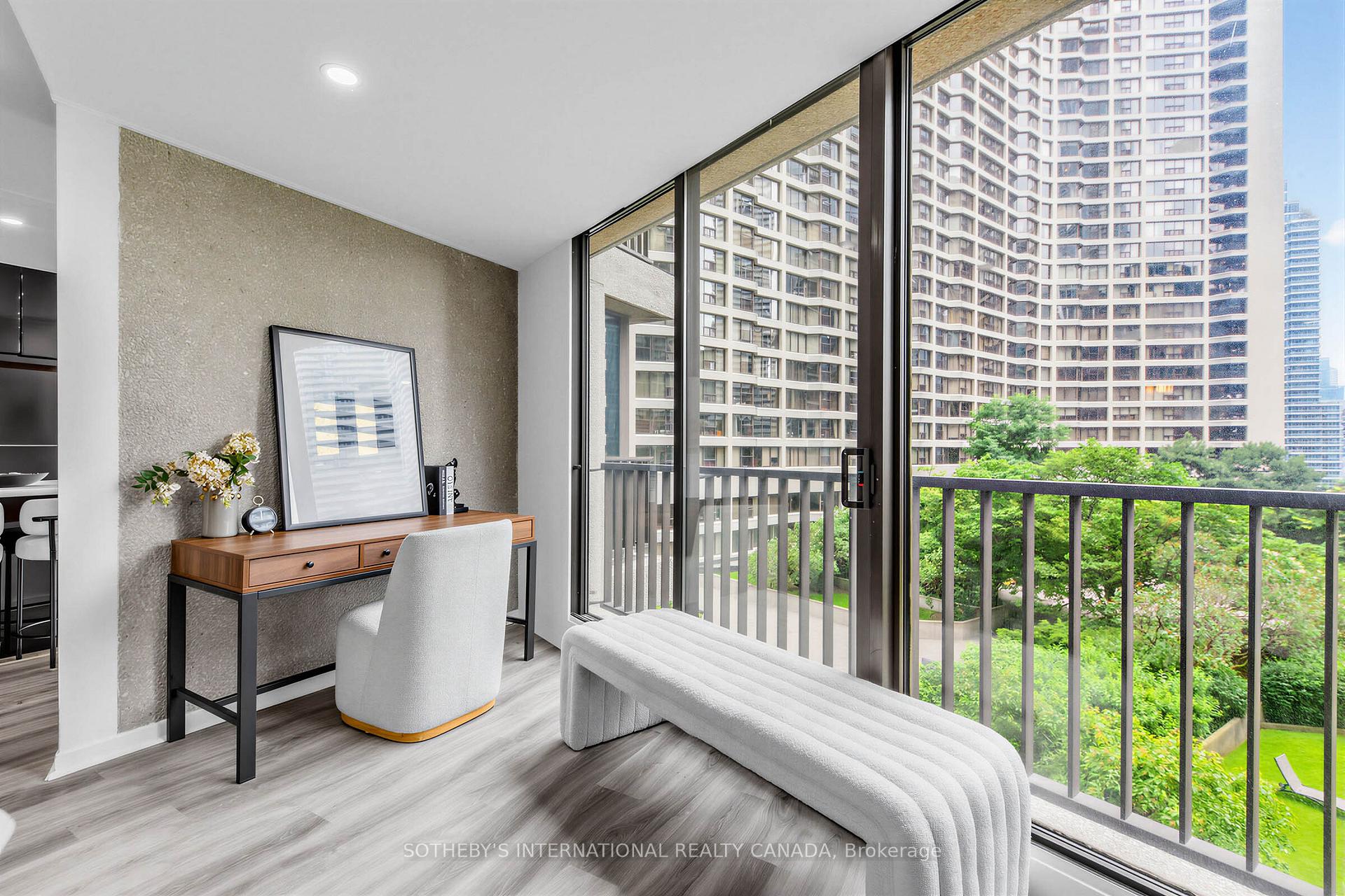 33 Harbour Square 1008, Toronto Unit: 1008