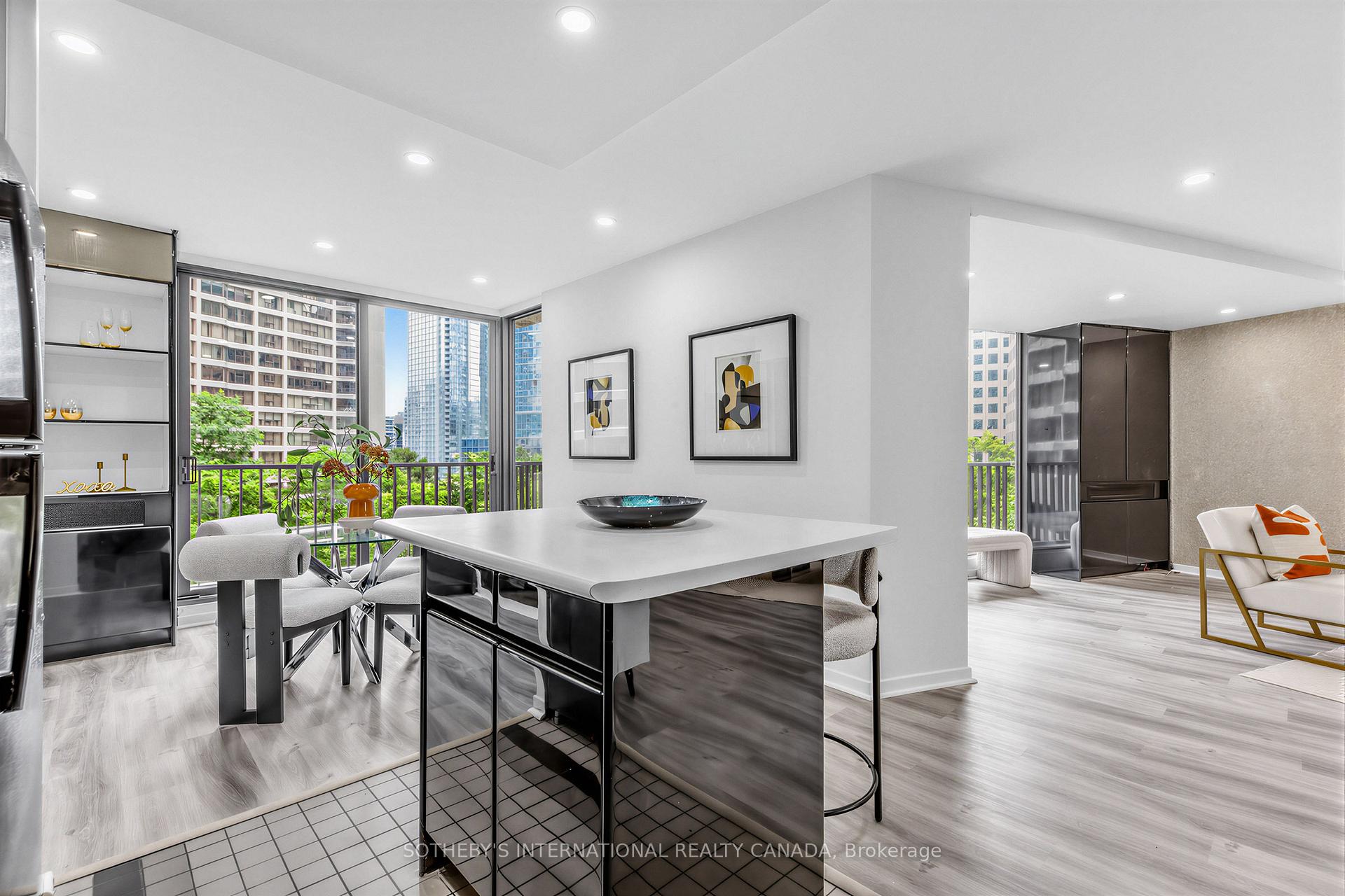 33 Harbour Square 1008, Toronto Unit: 1008
