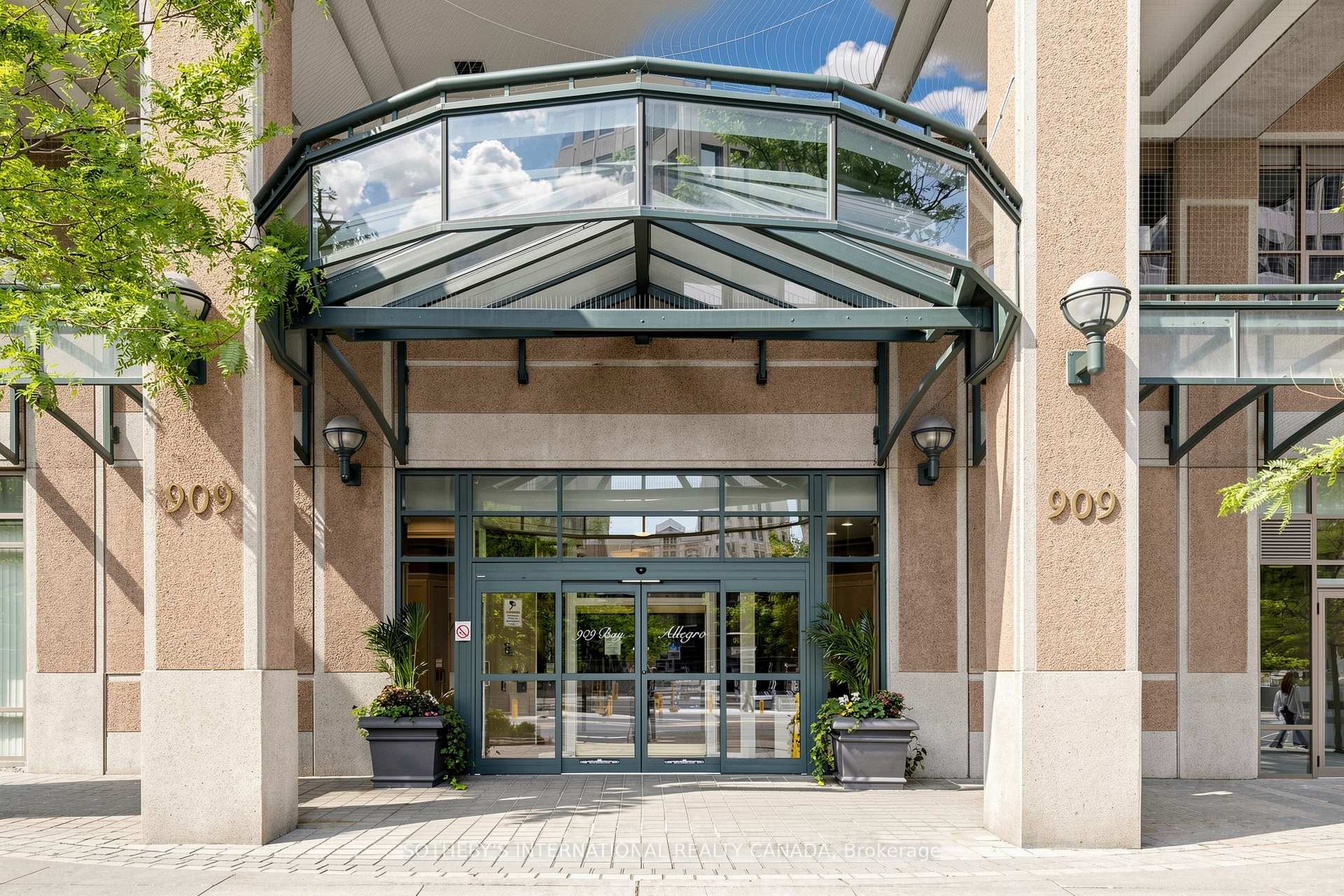 909 Bay Street 2303, Toronto Unit: 2303