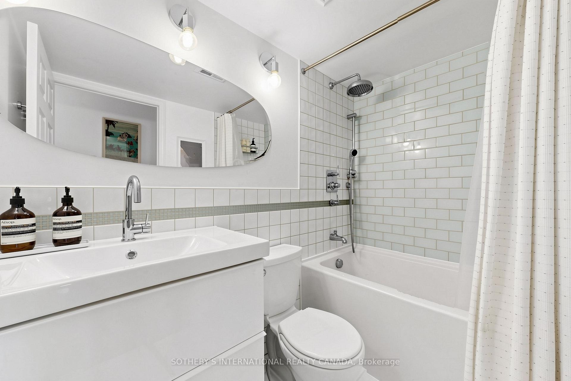 909 Bay Street 2303, Toronto Unit: 2303