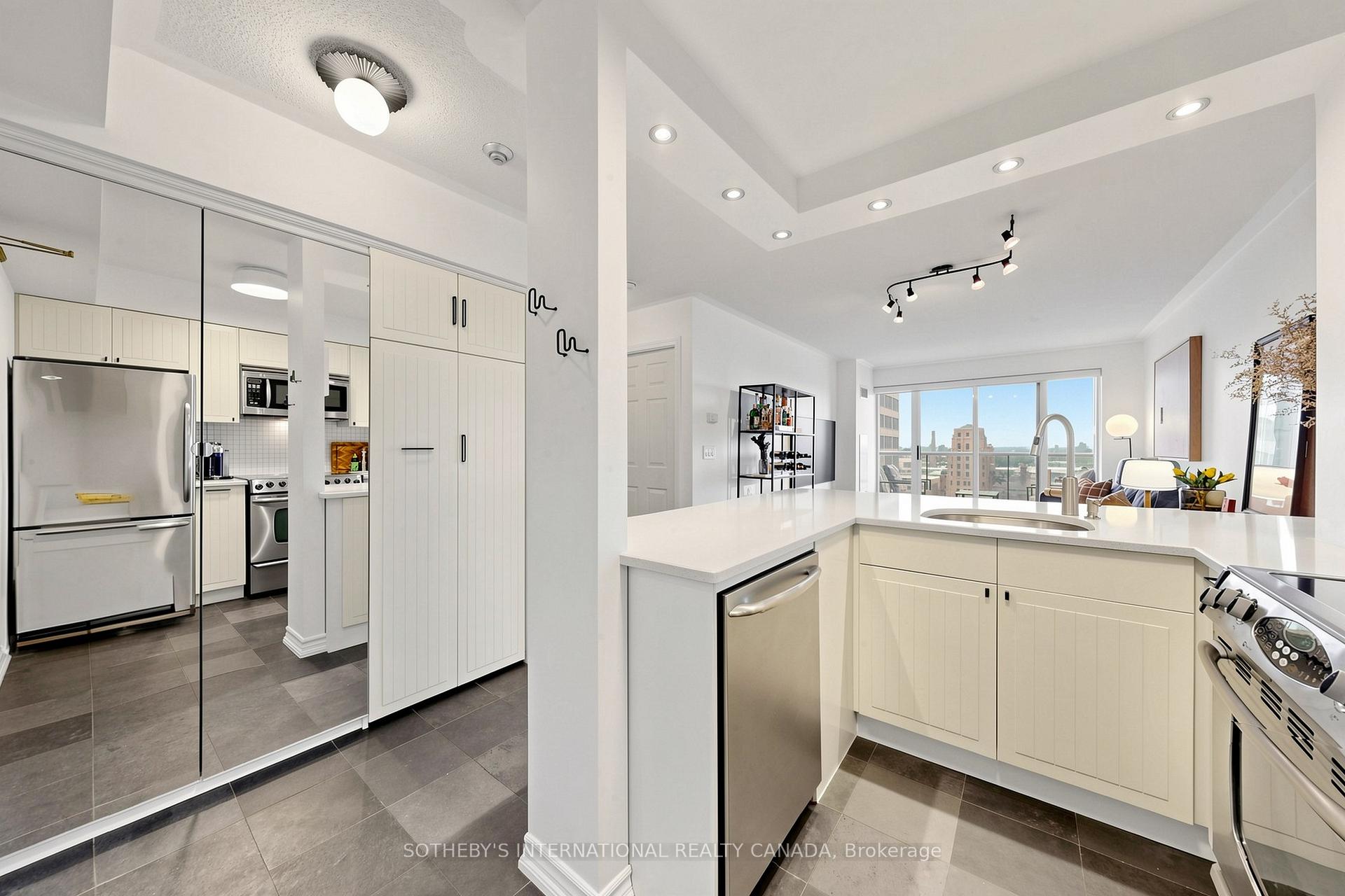 909 Bay Street 2303, Toronto Unit: 2303