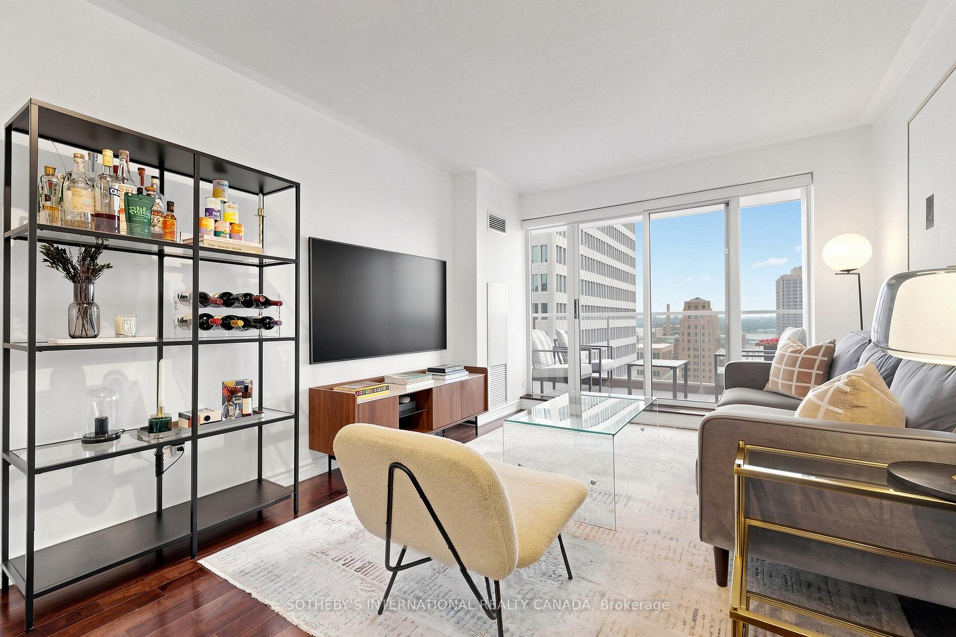 909 Bay Street 2303, Toronto Unit: 2303