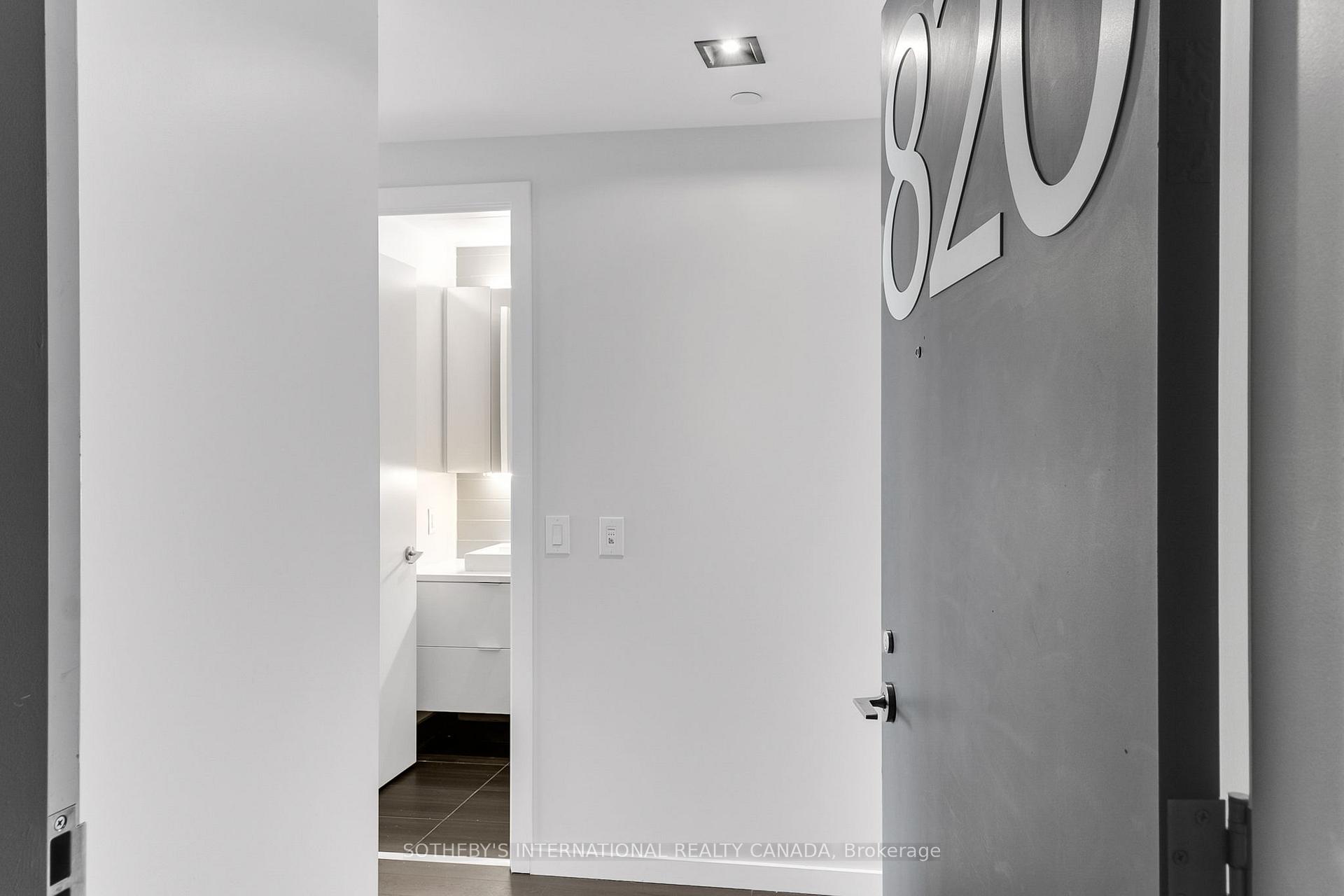 170 Bayview Avenue 820, Toronto Unit: 820