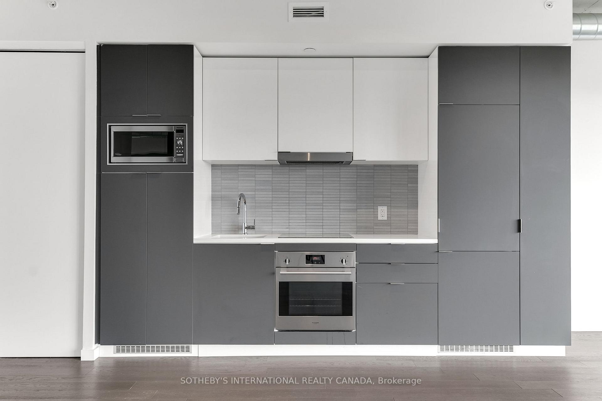 170 Bayview Avenue 820, Toronto Unit: 820