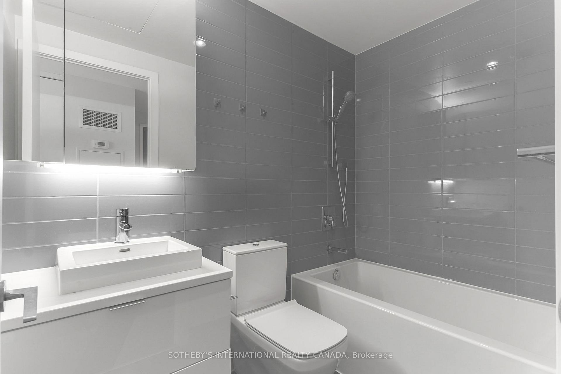170 Bayview Avenue 820, Toronto Unit: 820