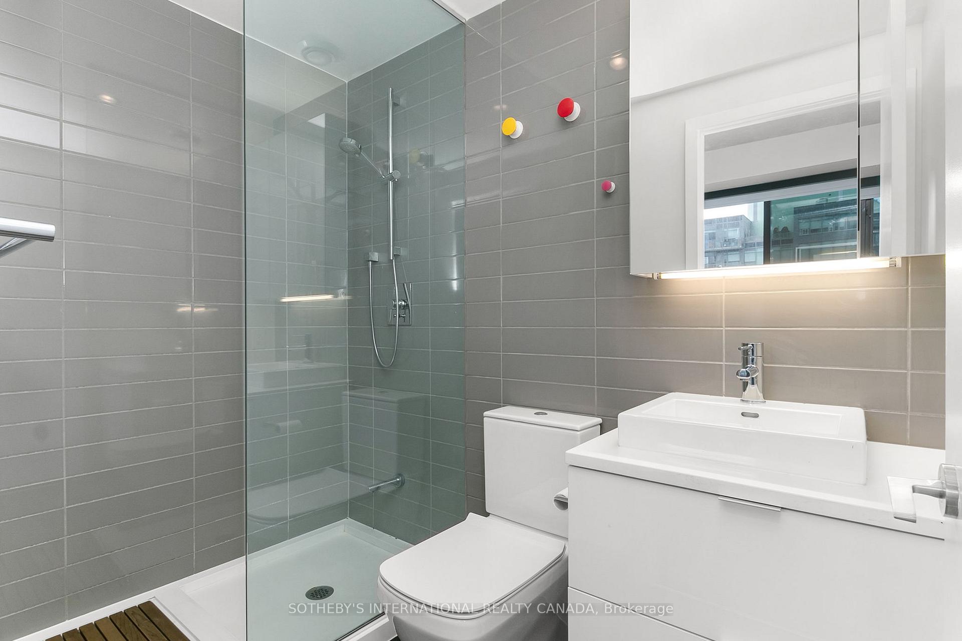 170 Bayview Avenue 820, Toronto Unit: 820