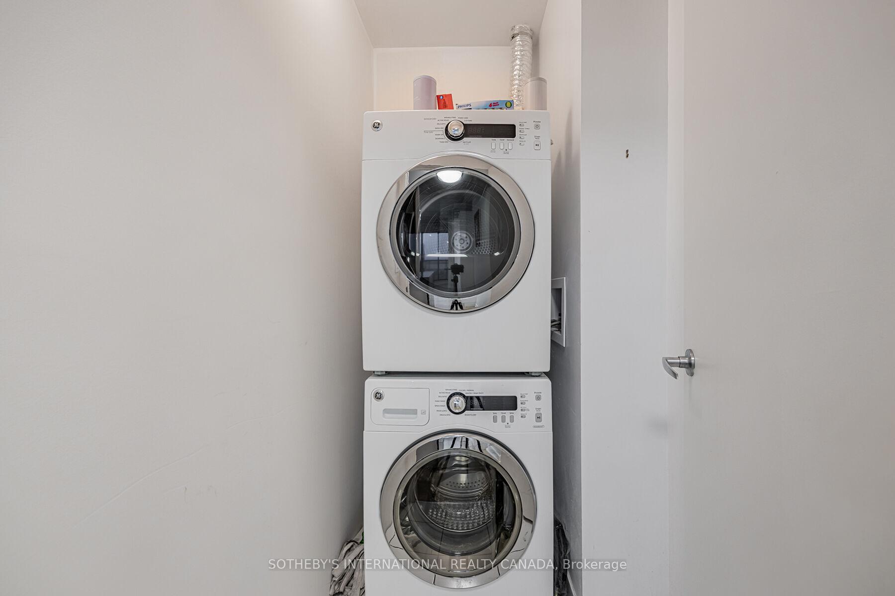 33 Lombard Street 4301, Toronto Unit: 4301