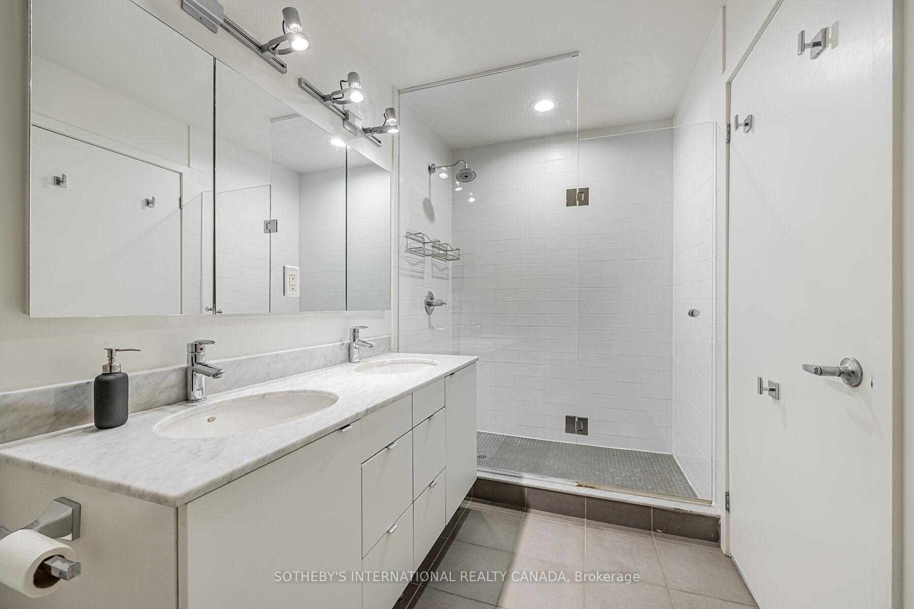 33 Lombard Street 4301, Toronto Unit: 4301