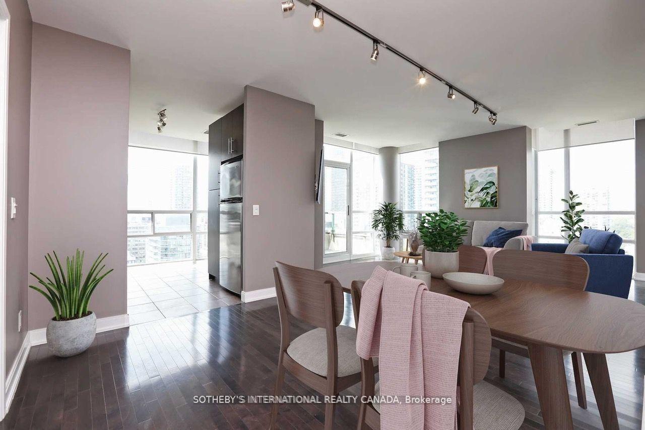 88 Broadway Avenue 1806, Toronto Unit: 1806