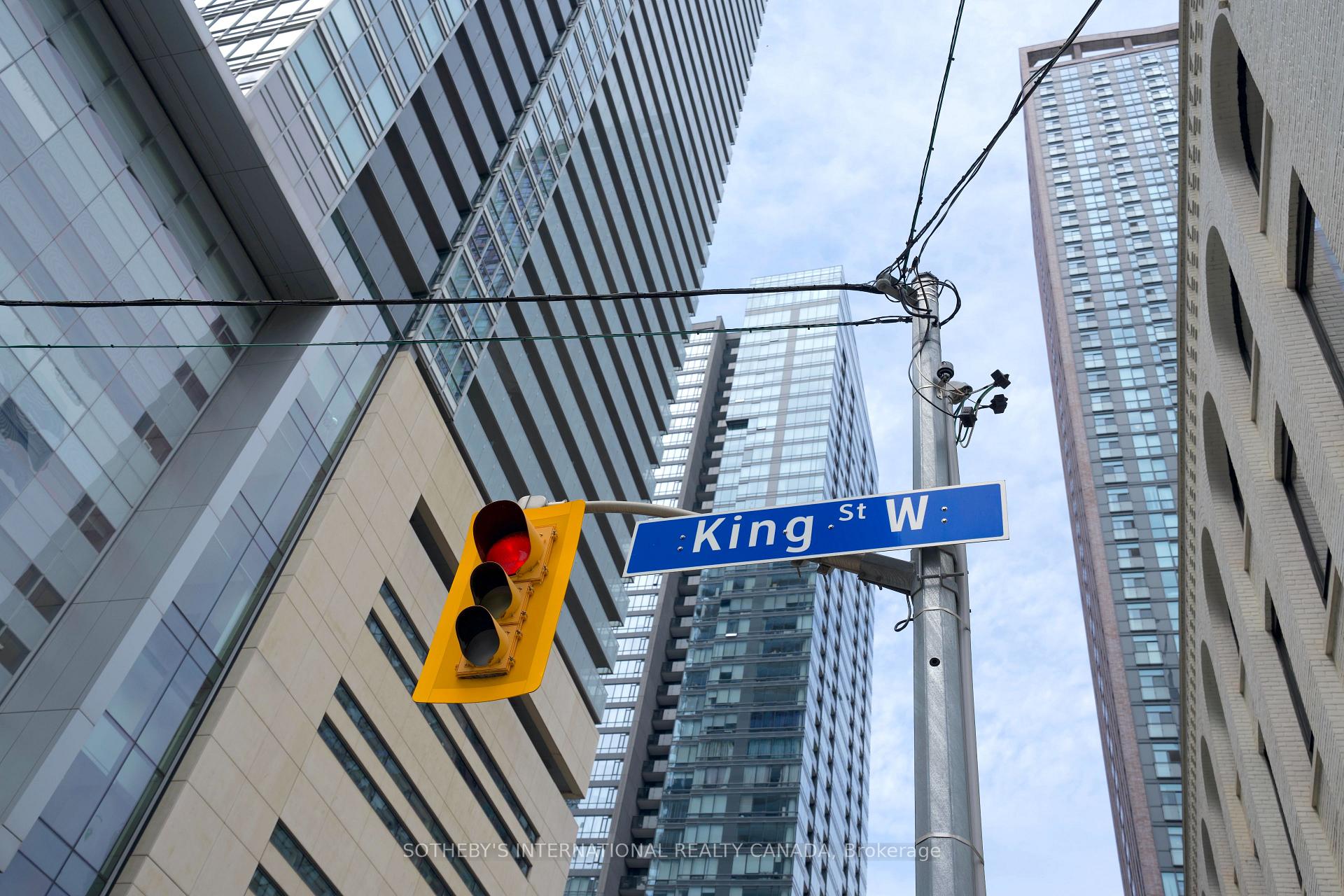 8 Widmer Street 3209, Toronto Unit: 3209