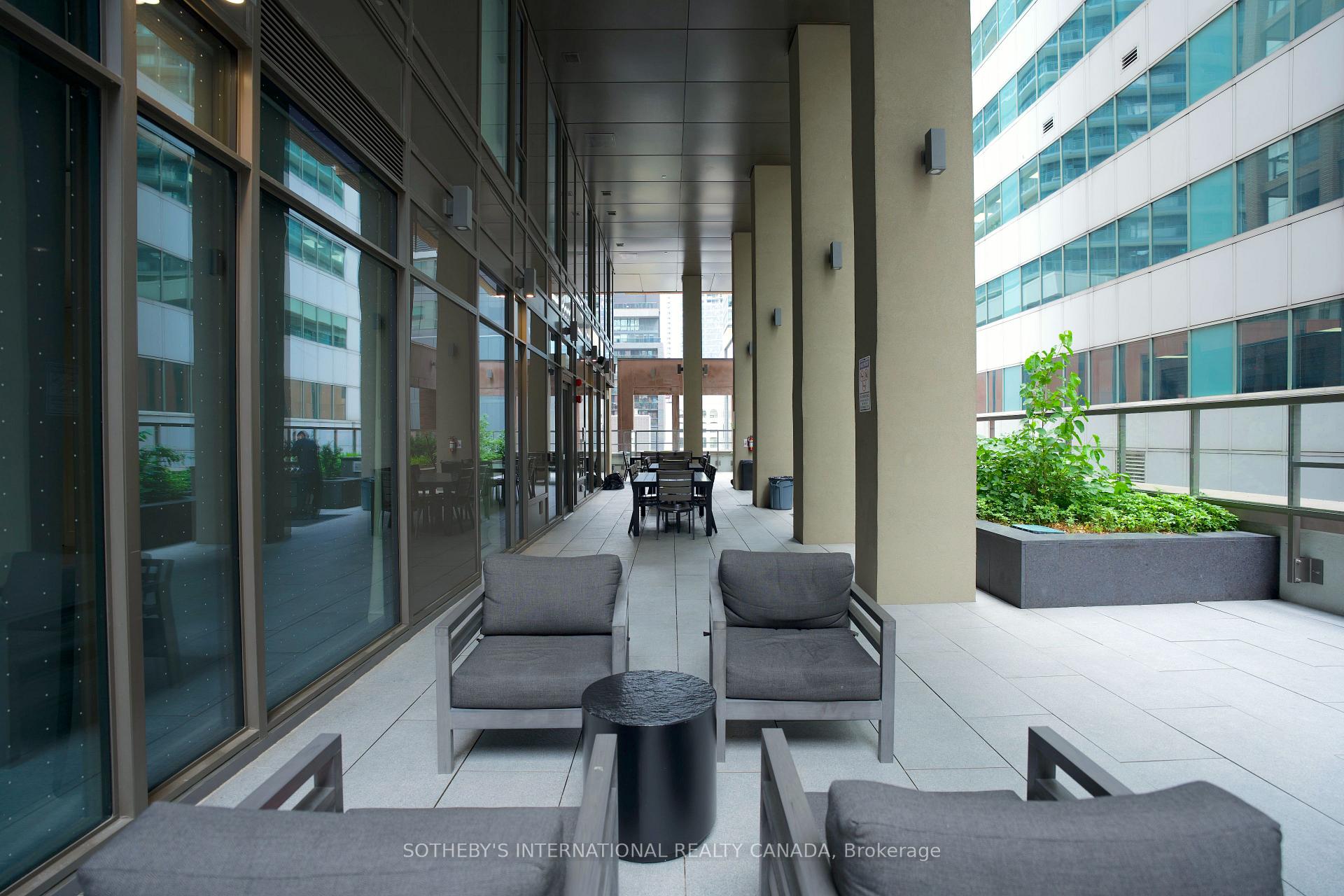 8 Widmer Street 3209, Toronto Unit: 3209