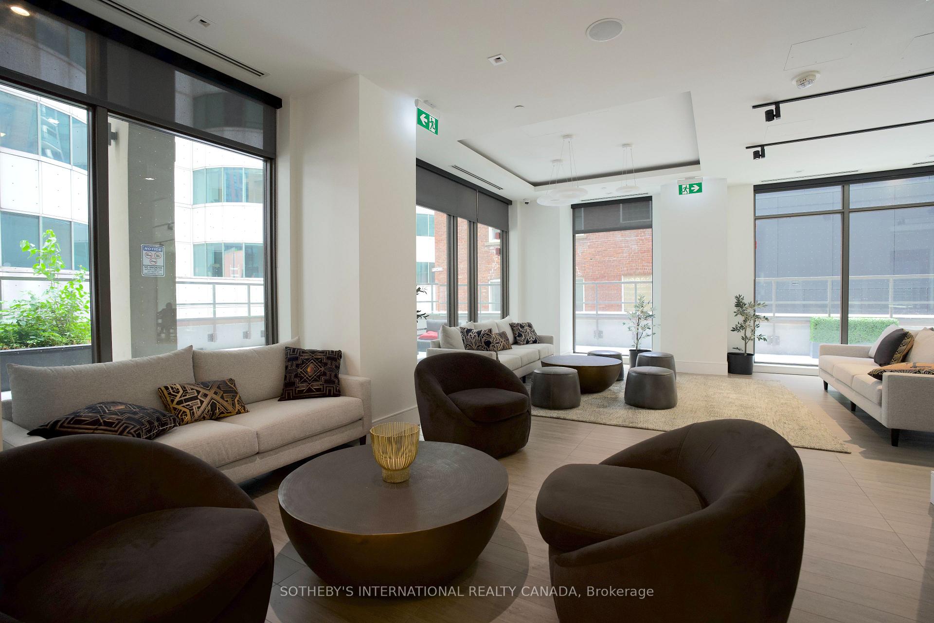 8 Widmer Street 3209, Toronto Unit: 3209