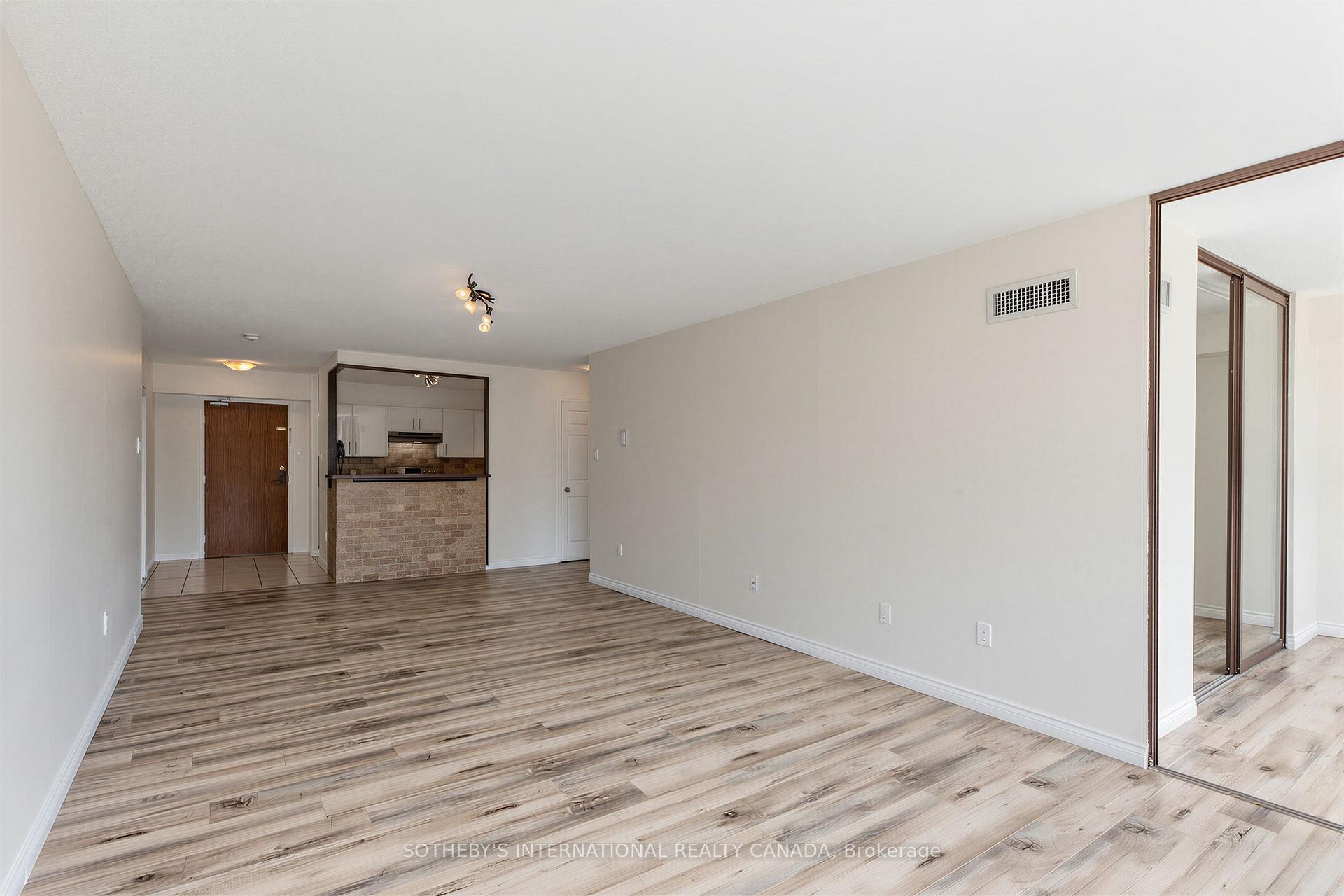 45 Carlton Street 403, Toronto Unit: 403